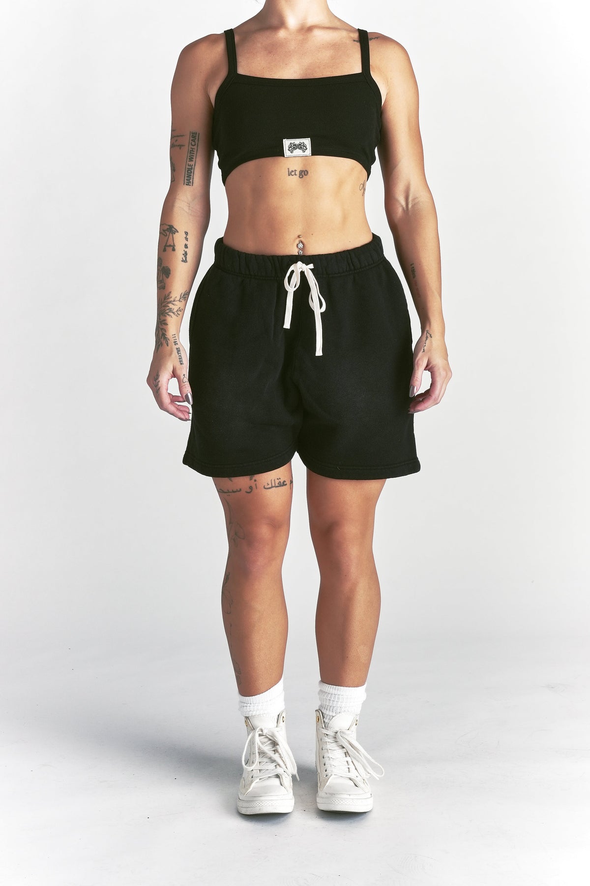 IYKYK Patched Oversized Sweat Short in Black Sun Fade — imagem 7