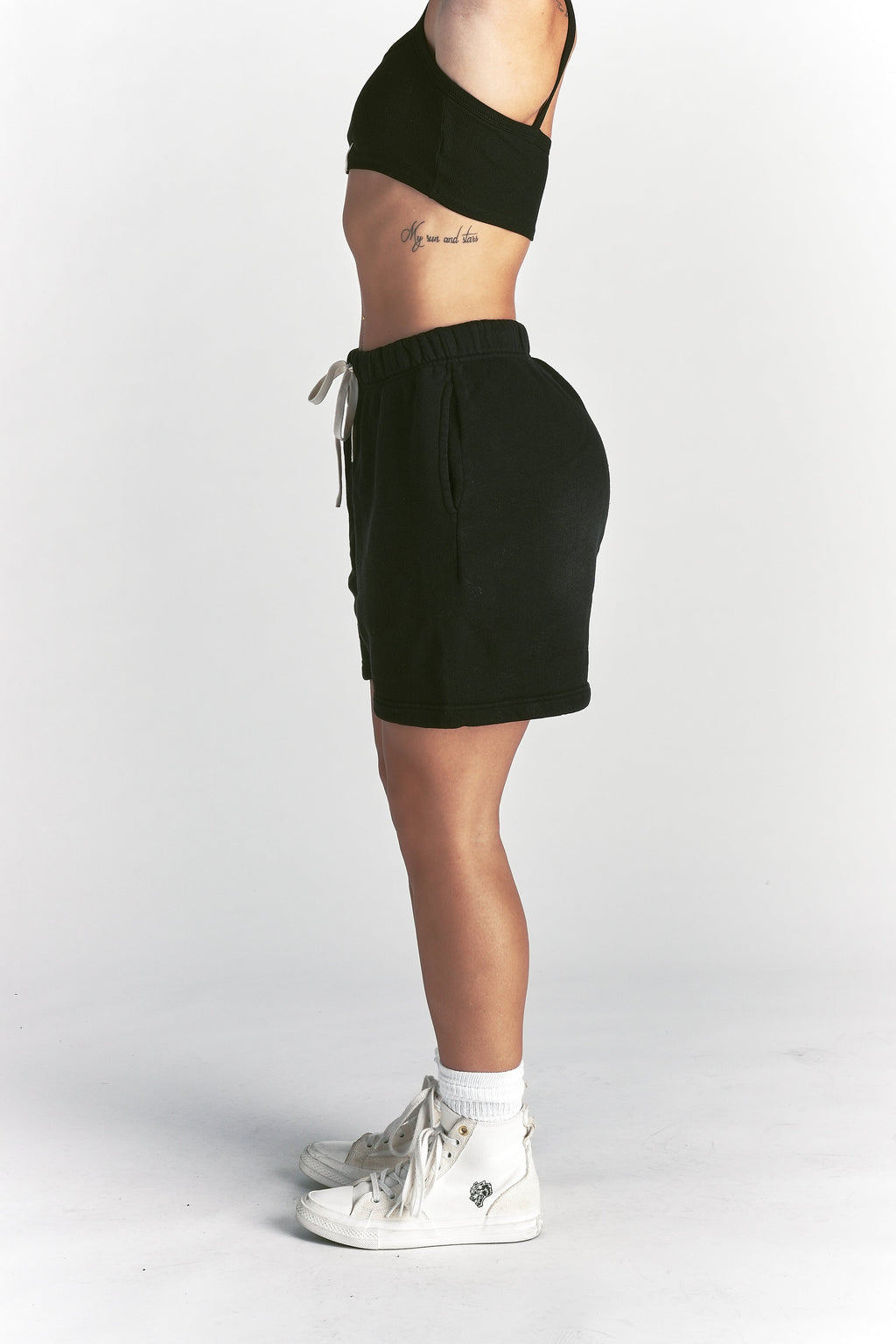 IYKYK Patched Oversized Sweat Short in Black Sun Fade — imagem 8