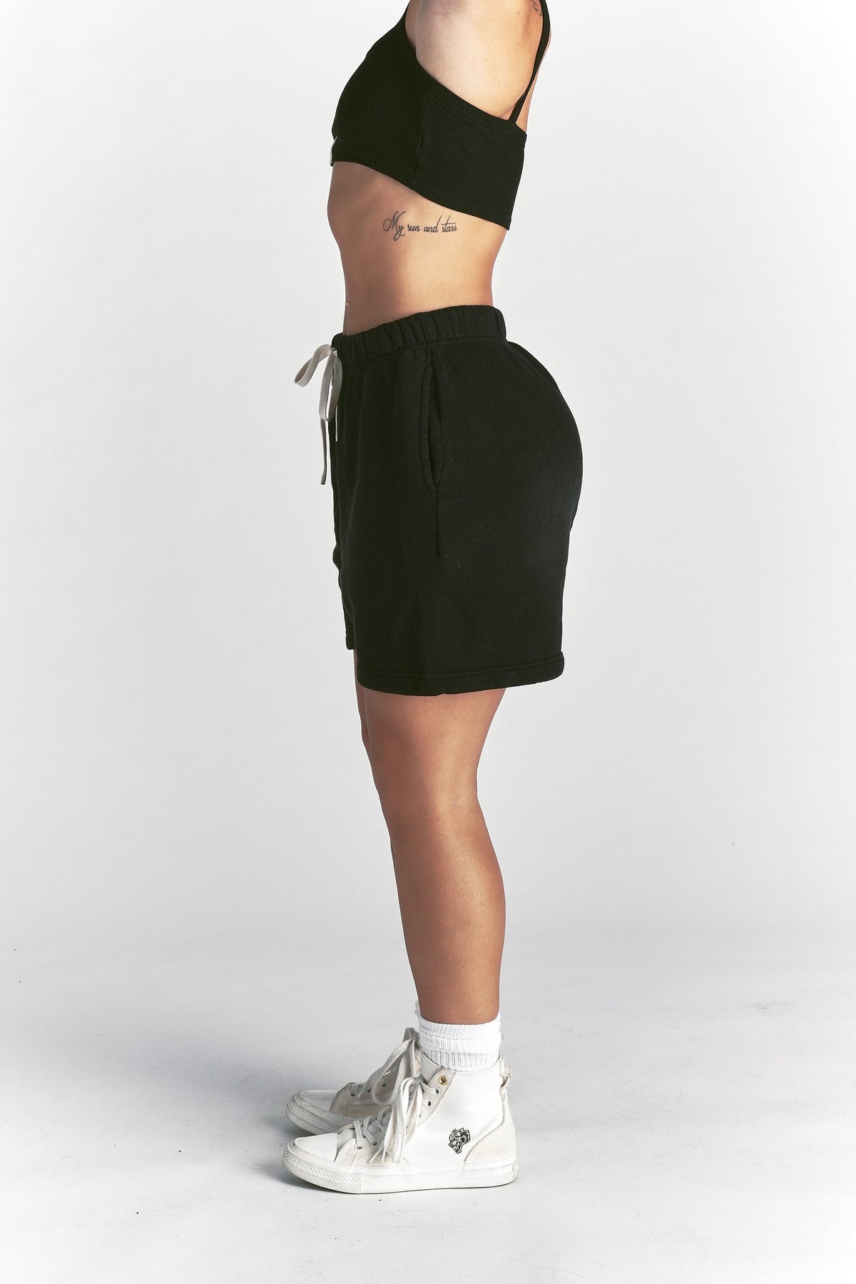 IYKYK Patched Oversized Sweat Short in Black Sun Fade — imagem 8