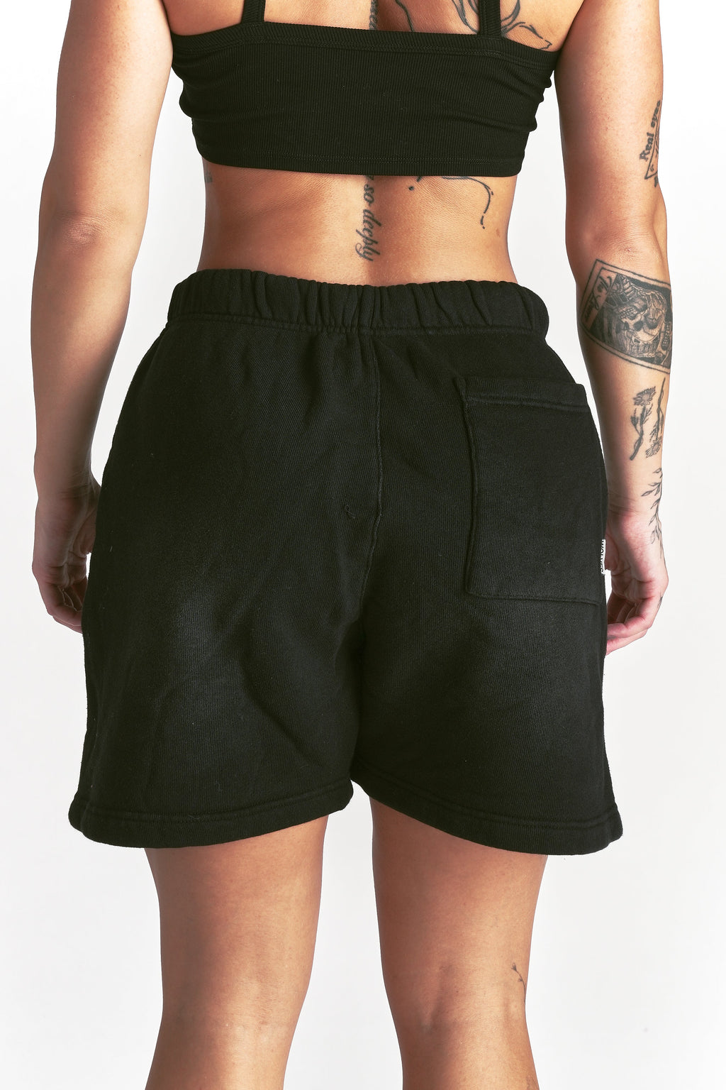 IYKYK Patched Oversized Sweat Short in Black Sun Fade — imagem 2