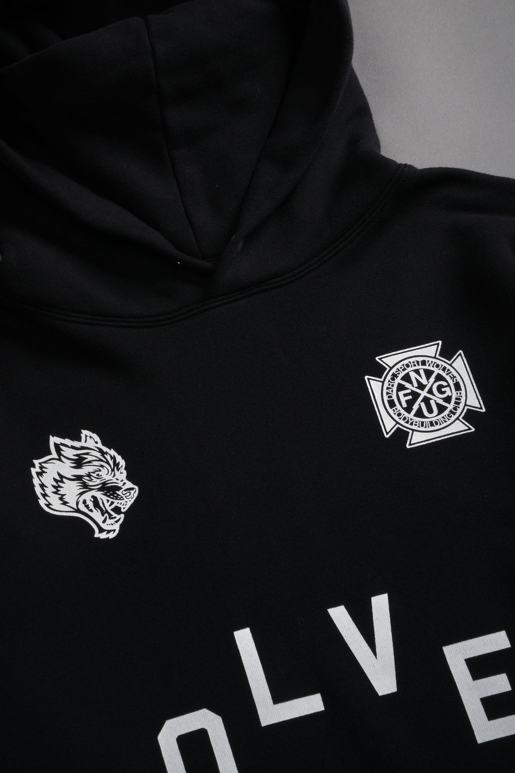 Wolf Pyramid "Pierce" Cropped Hoodie in Black — imagem 7