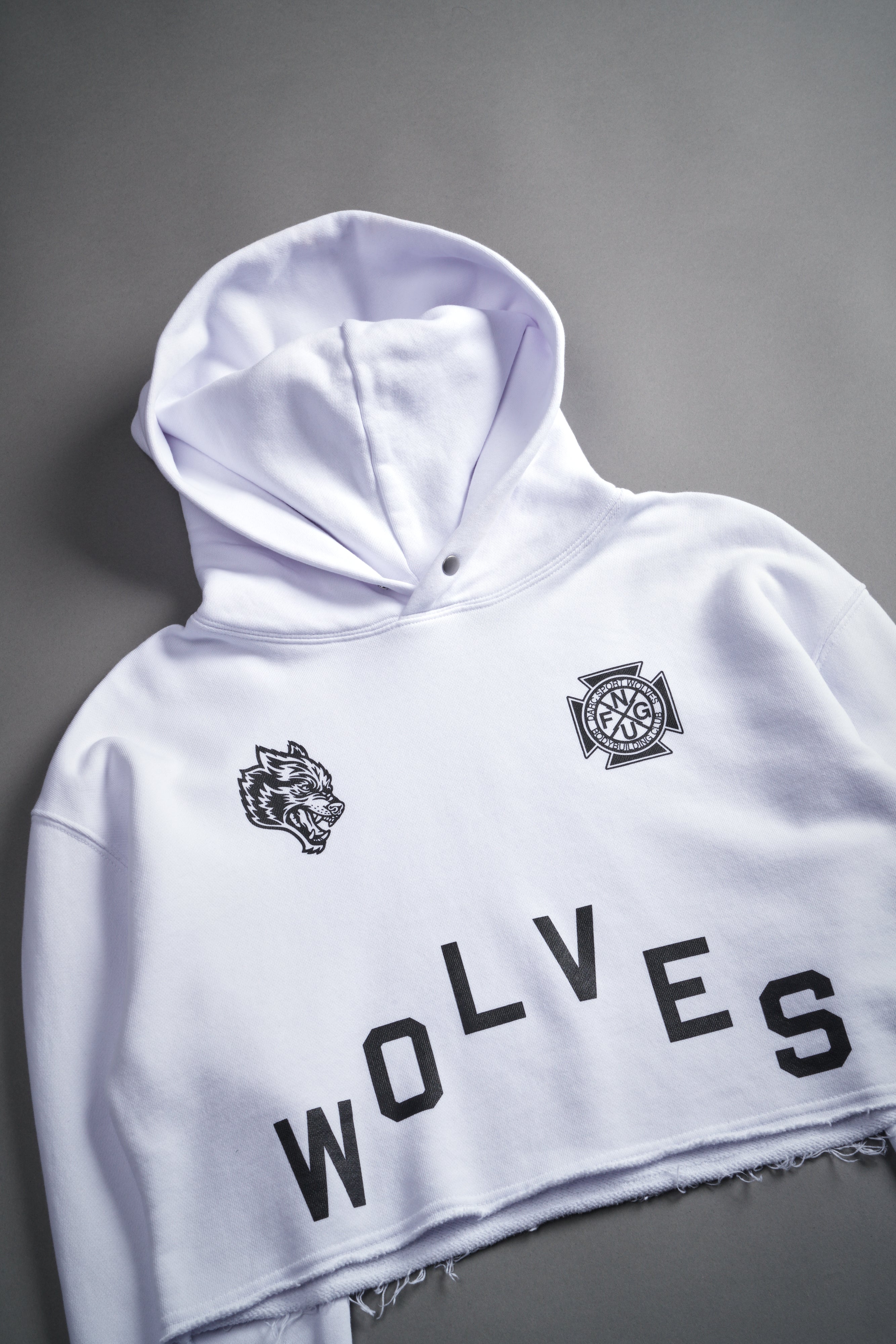 Wolf Pyramid "Pierce" Cropped Hoodie in White — imagem 6