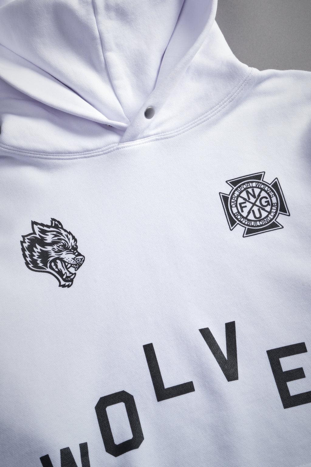 Wolf Pyramid "Pierce" Cropped Hoodie in White — imagem 7