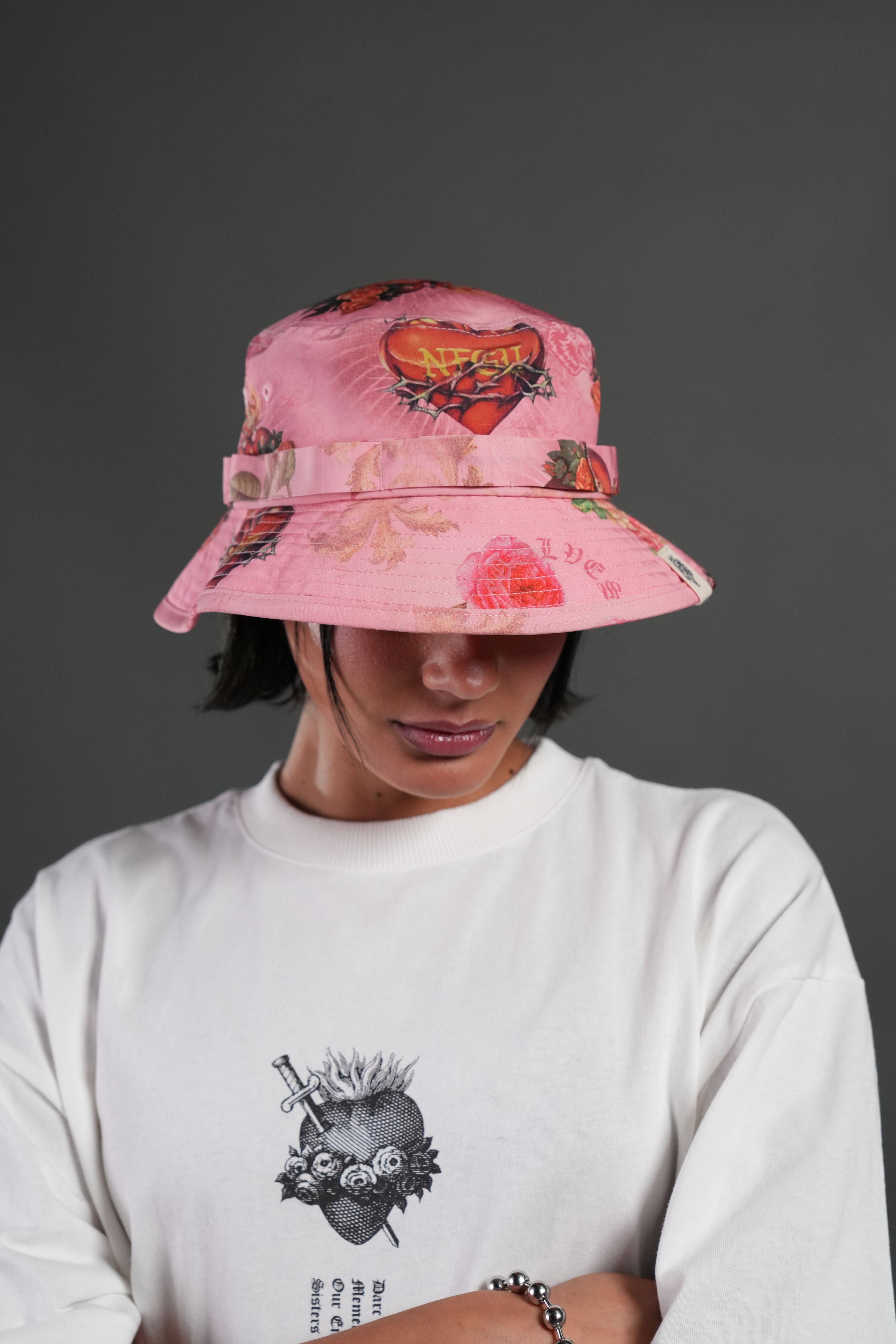 Wolf Patch V2 Boonie Bucket Hat in Corazon de Devocion — imagem 4