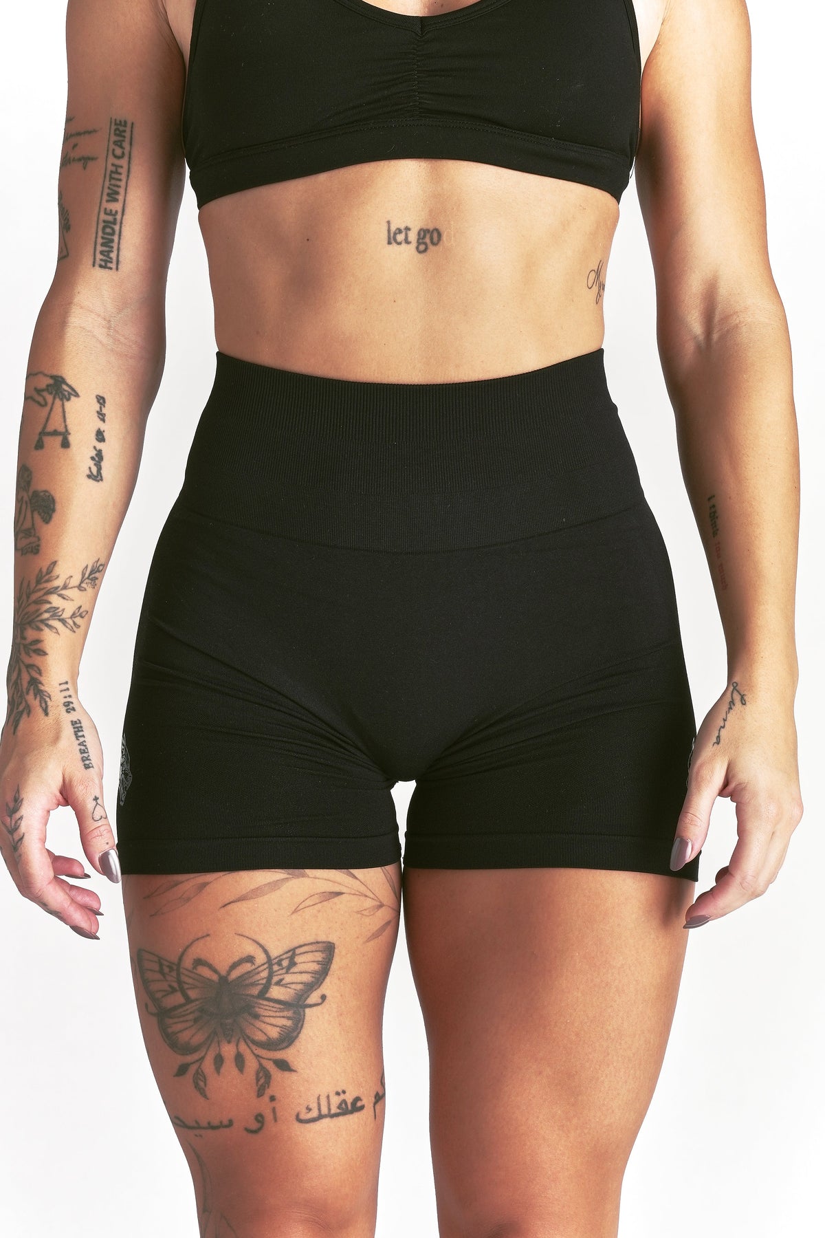 IYKYK "Stella" Soft Seamless Shorts in Black — imagem 2