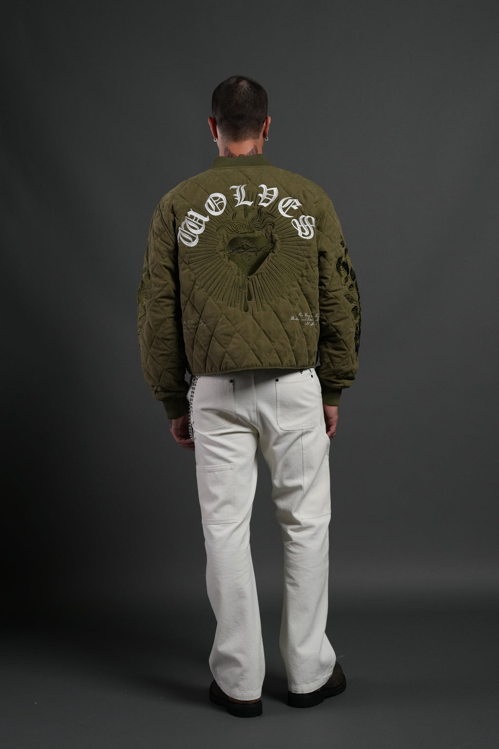 Sacred Wolves Boxy Darco Quilted Jacket in Olive - imagem 6