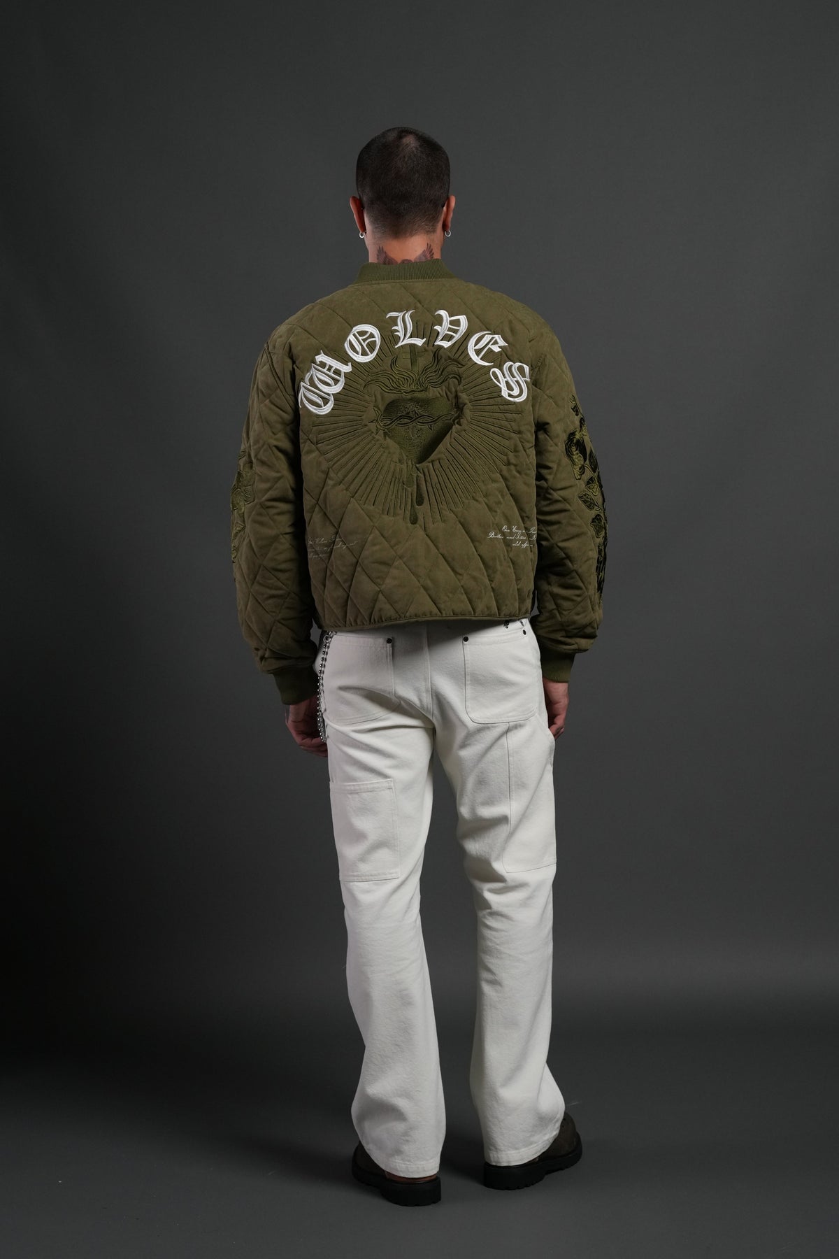 Sacred Wolves Boxy Darco Quilted Jacket in Olive - imagem 6