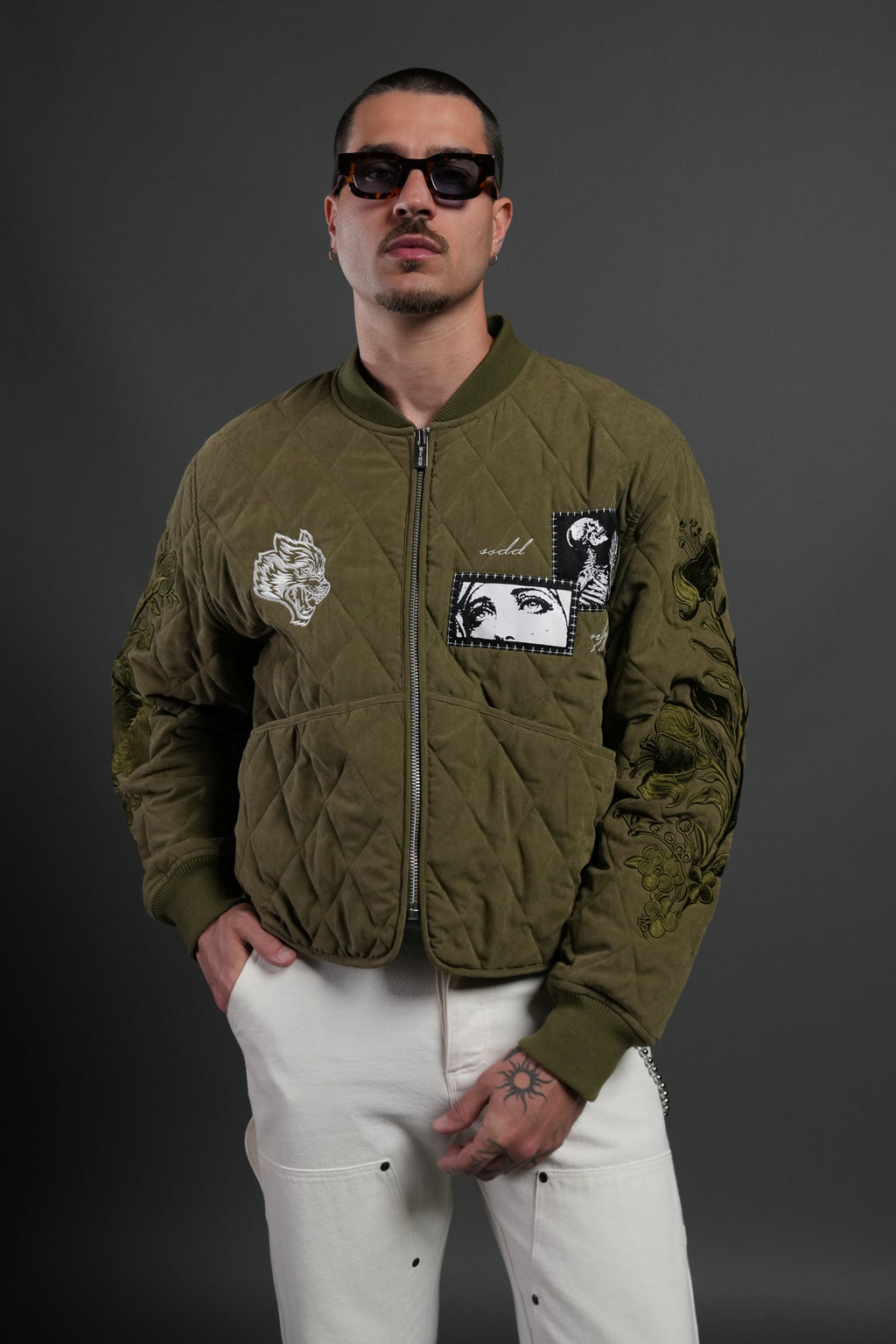 Sacred Wolves Boxy Darco Quilted Jacket in Olive - imagem 4