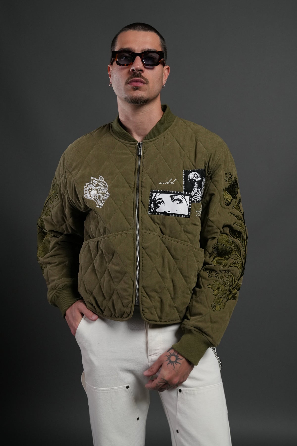 Sacred Wolves Boxy Darco Quilted Jacket in Olive - imagem 4