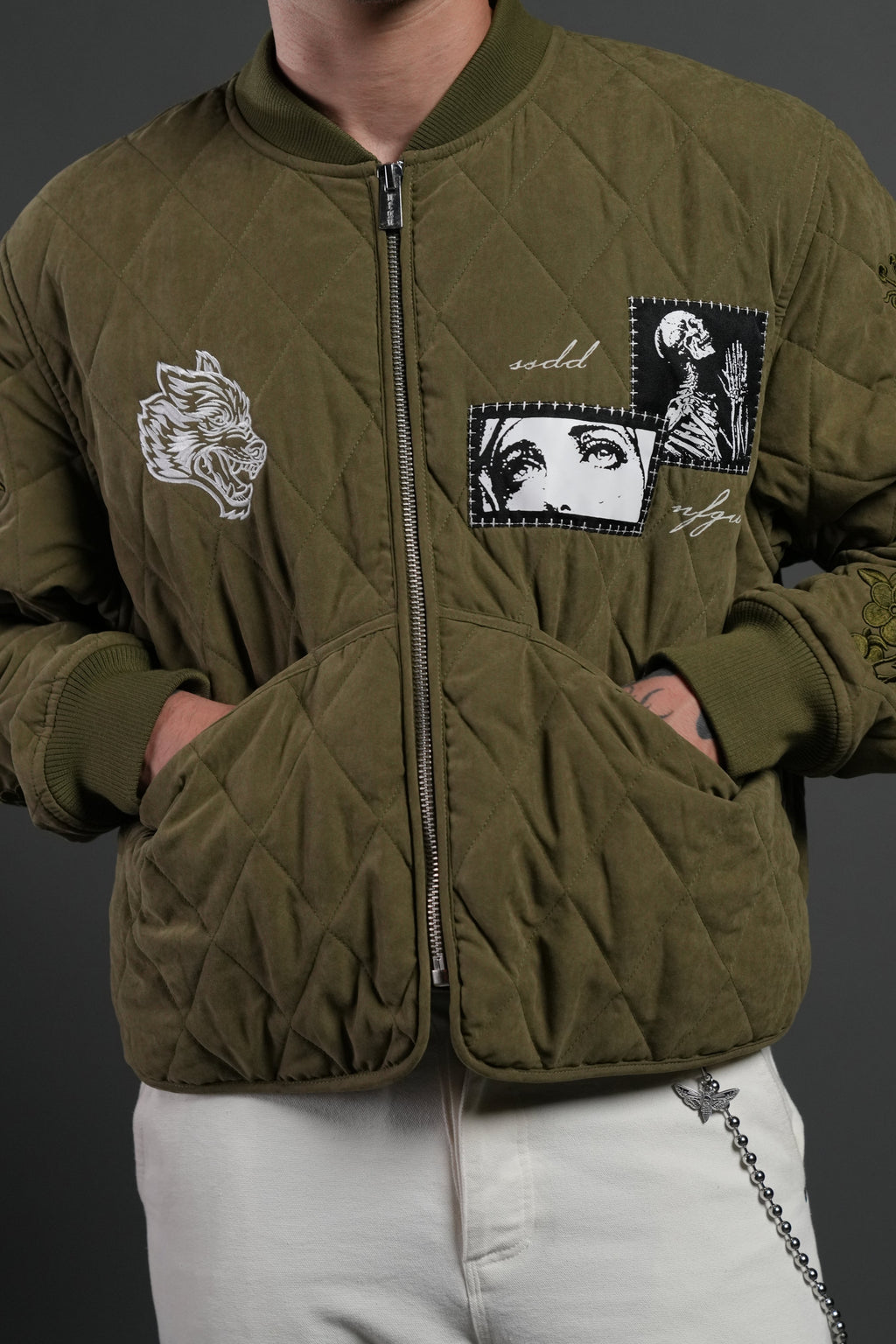 Sacred Wolves Boxy Darco Quilted Jacket in Olive - imagem 7