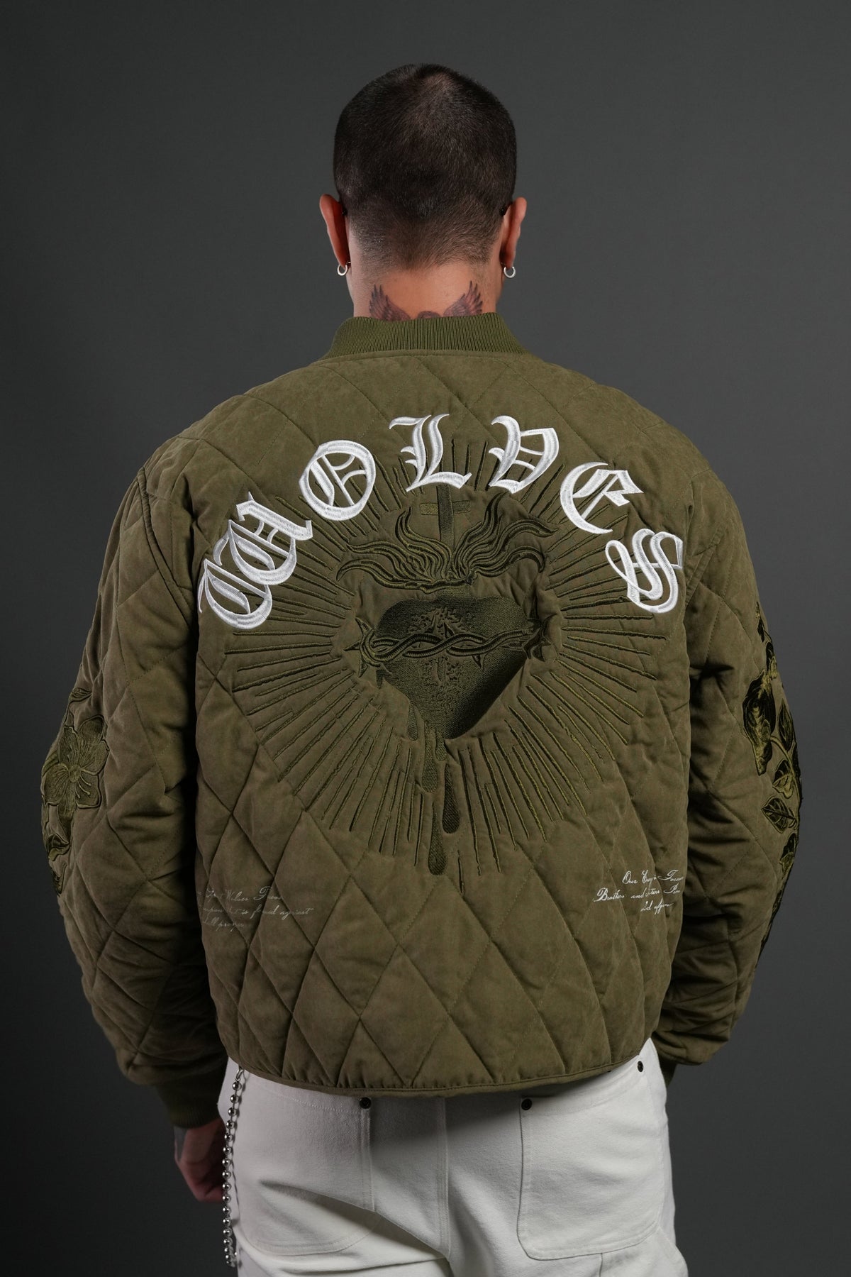 Sacred Wolves Boxy Darco Quilted Jacket in Olive - imagem 2