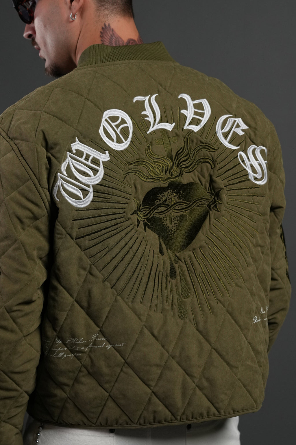 Sacred Wolves Boxy Darco Quilted Jacket in Olive - imagem 8
