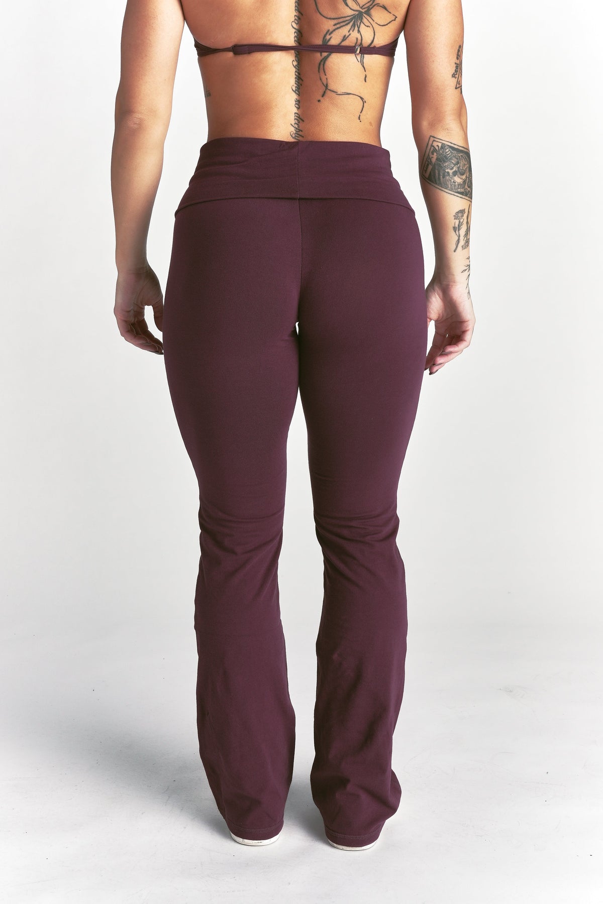 Cursive Wolves "Romy" Foldover Pants in Fig — imagem 2