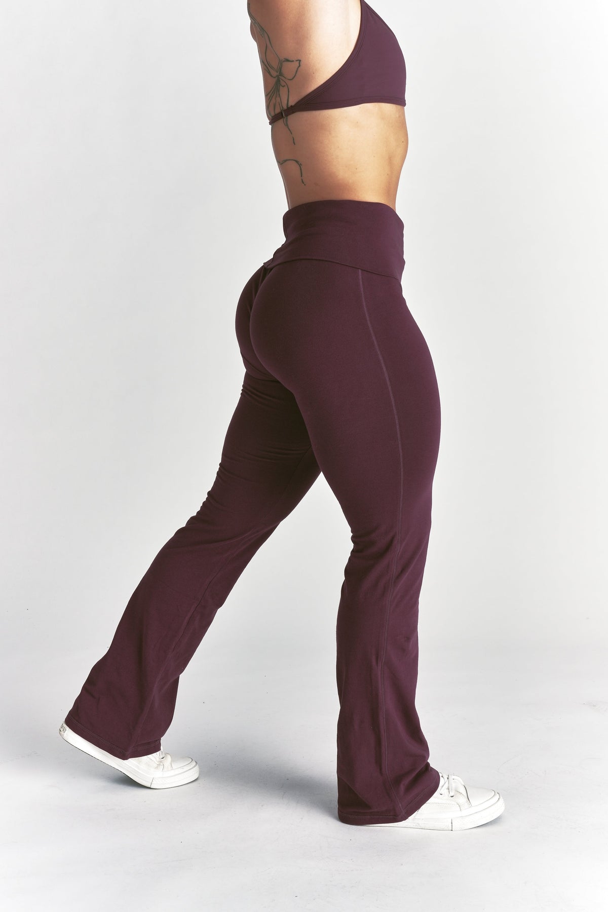 Cursive Wolves "Romy" Foldover Pants in Fig — imagem 4