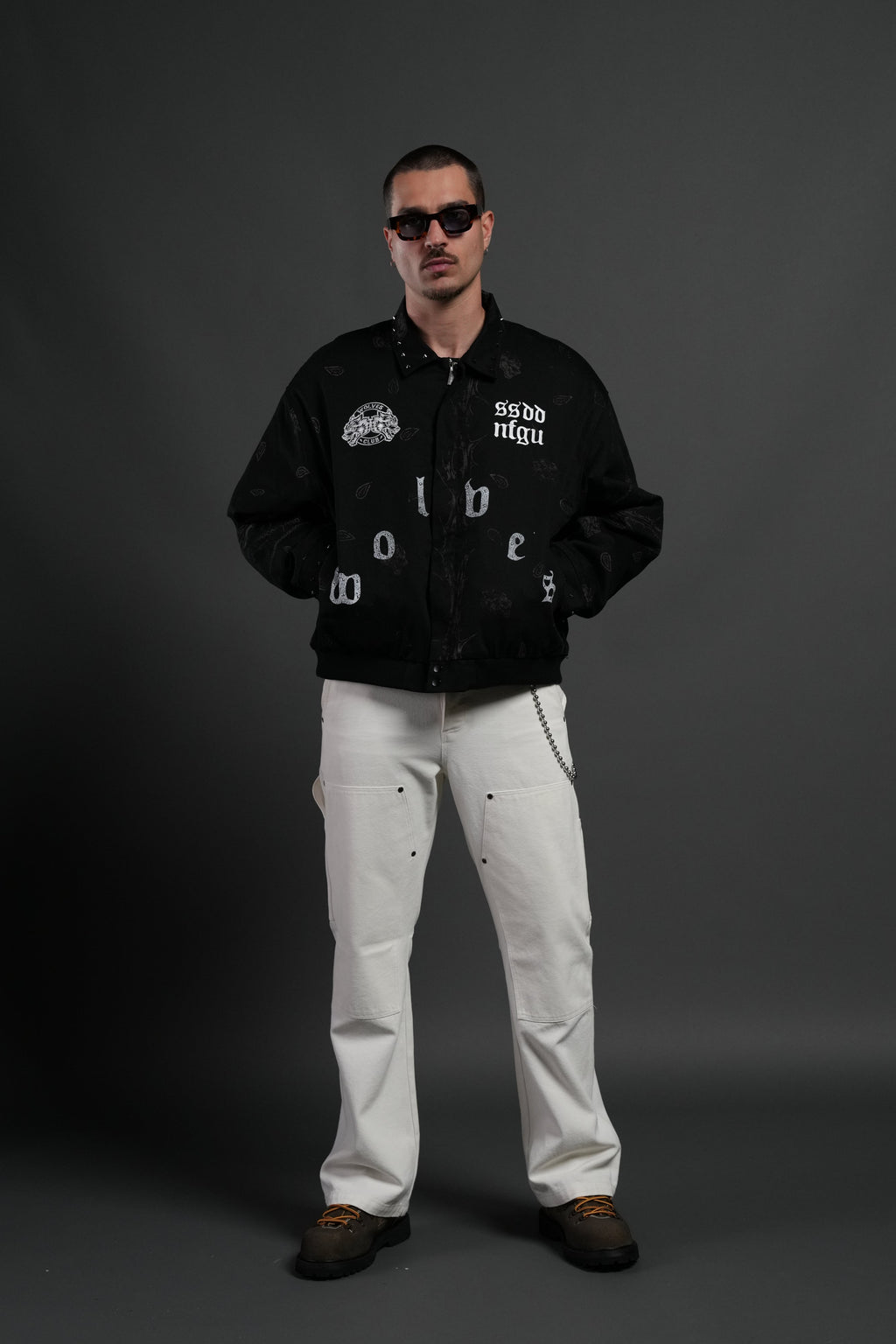 Studded Wolves Pyramid Moe Jacket in Black Thorn Paisley - imagem 4