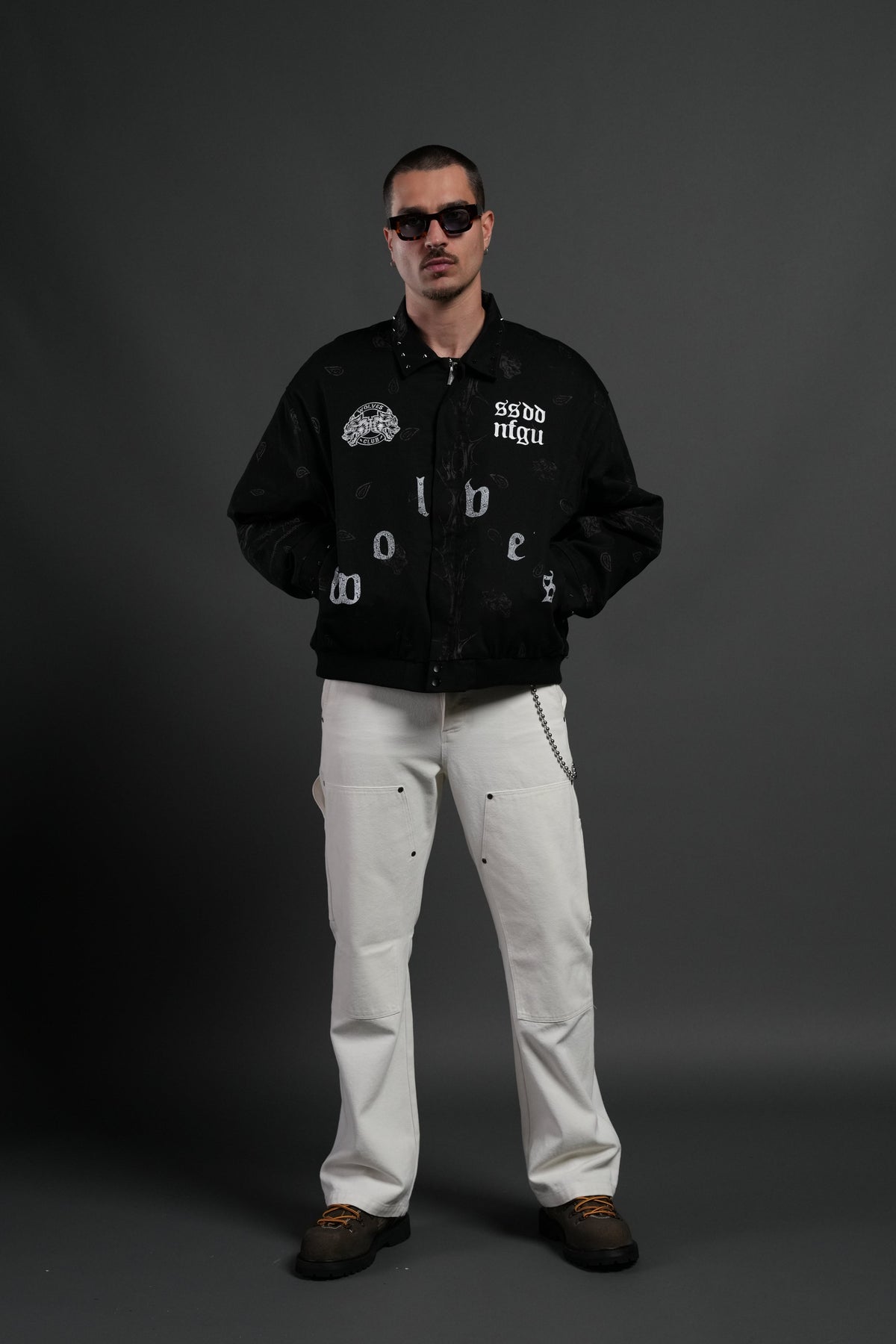 Studded Wolves Pyramid Moe Jacket in Black Thorn Paisley - imagem 4