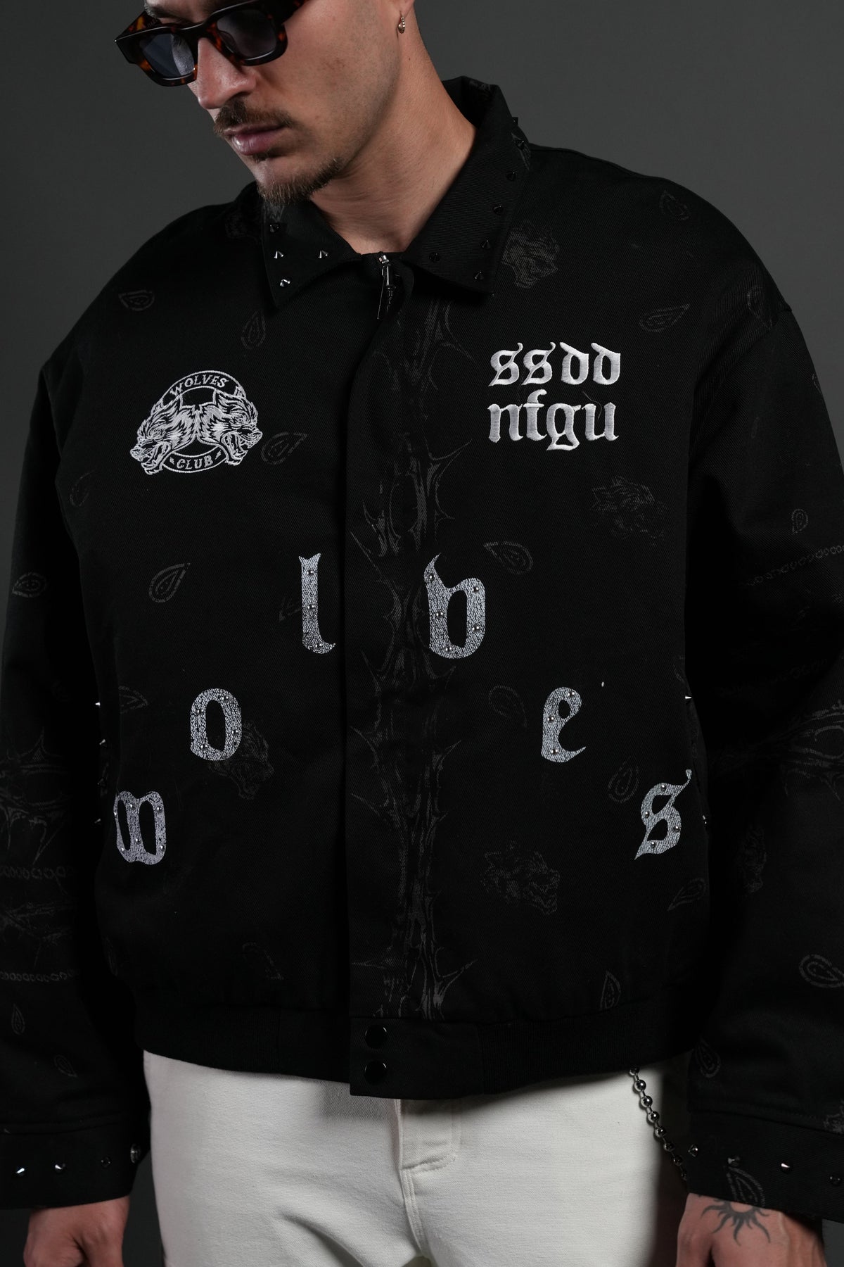 Studded Wolves Pyramid Moe Jacket in Black Thorn Paisley - imagem 5