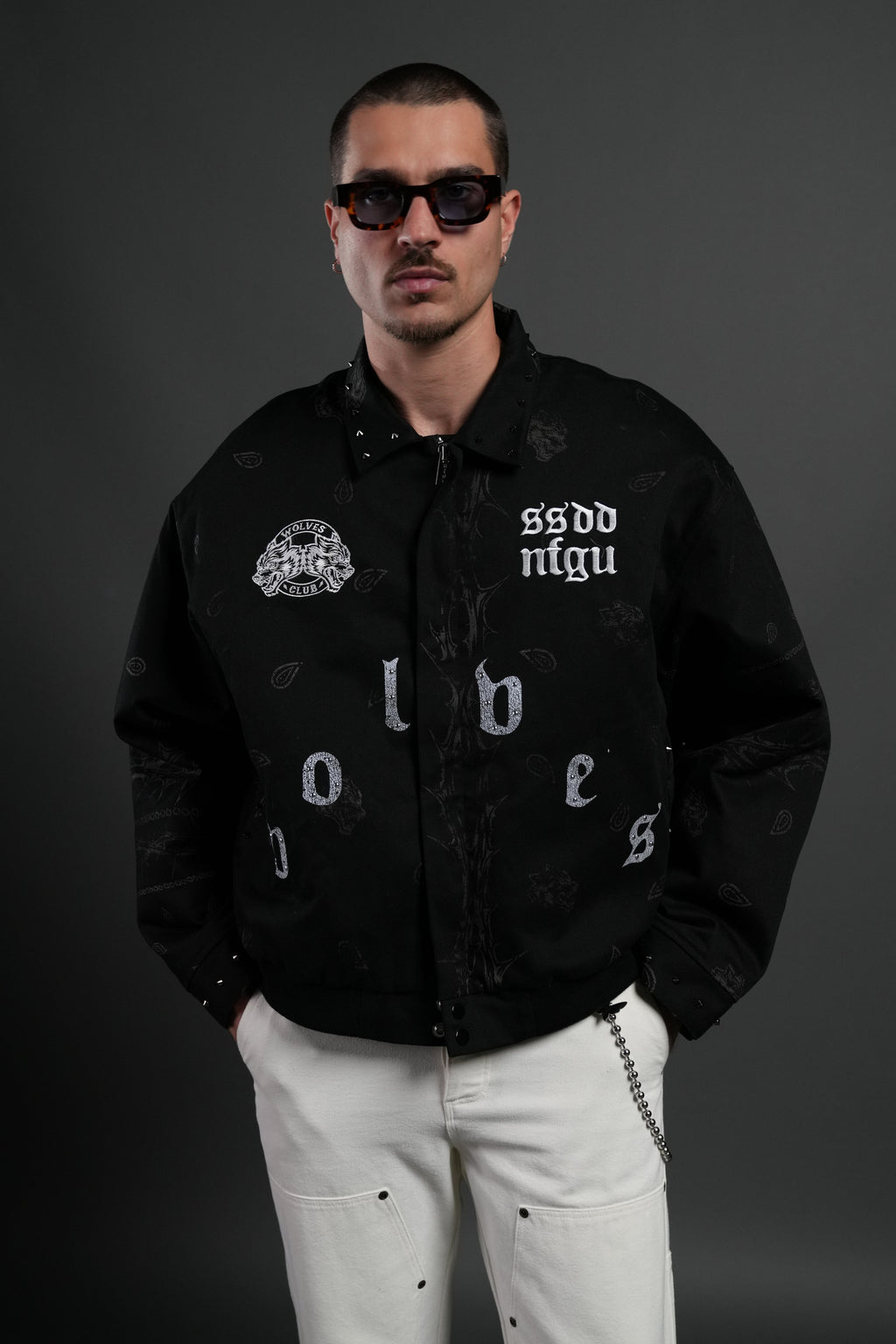 Studded Wolves Pyramid Moe Jacket in Black Thorn Paisley - imagem 2