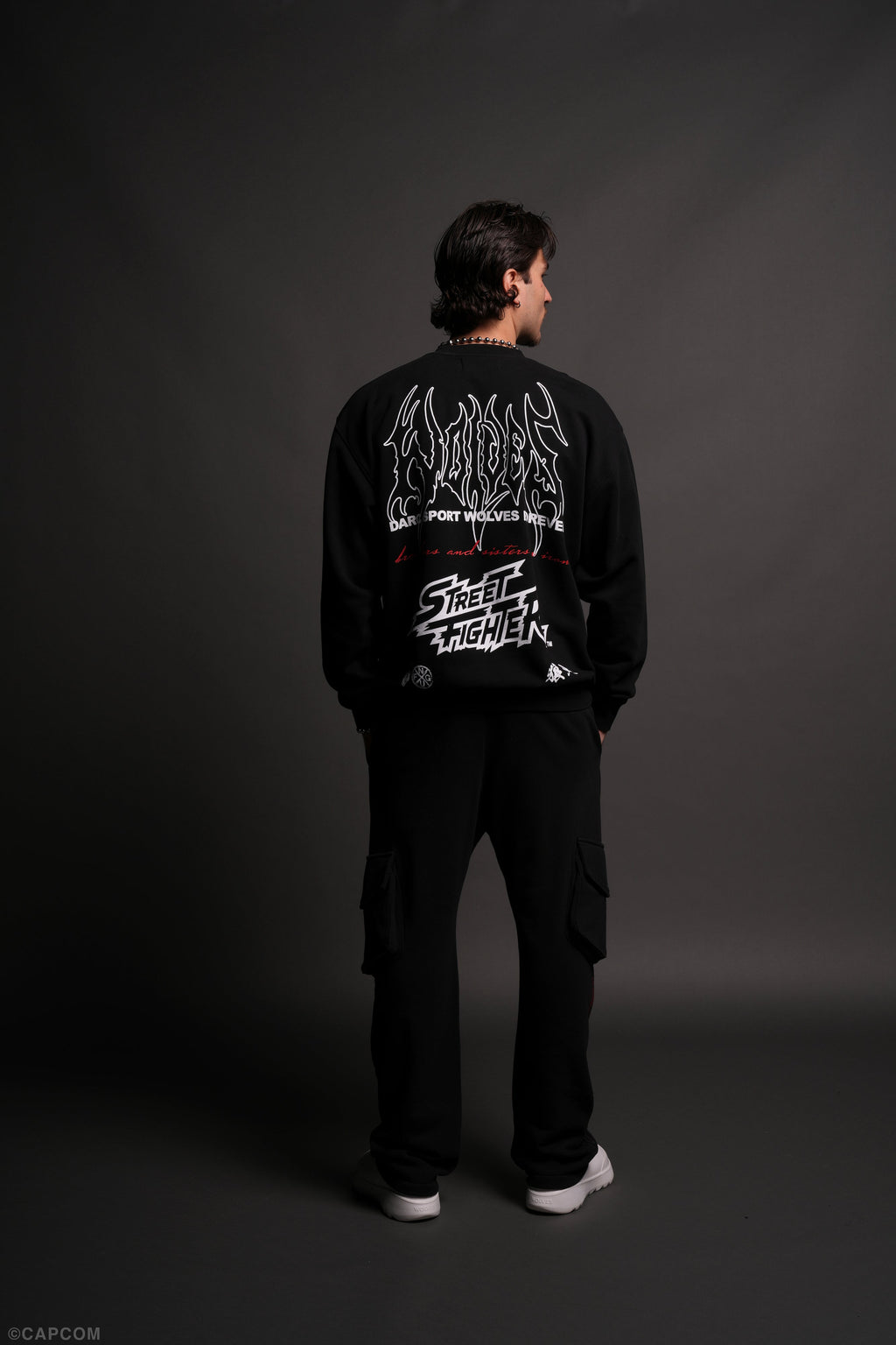 Final Boss Unisex London Crewneck in Black - imagem 6