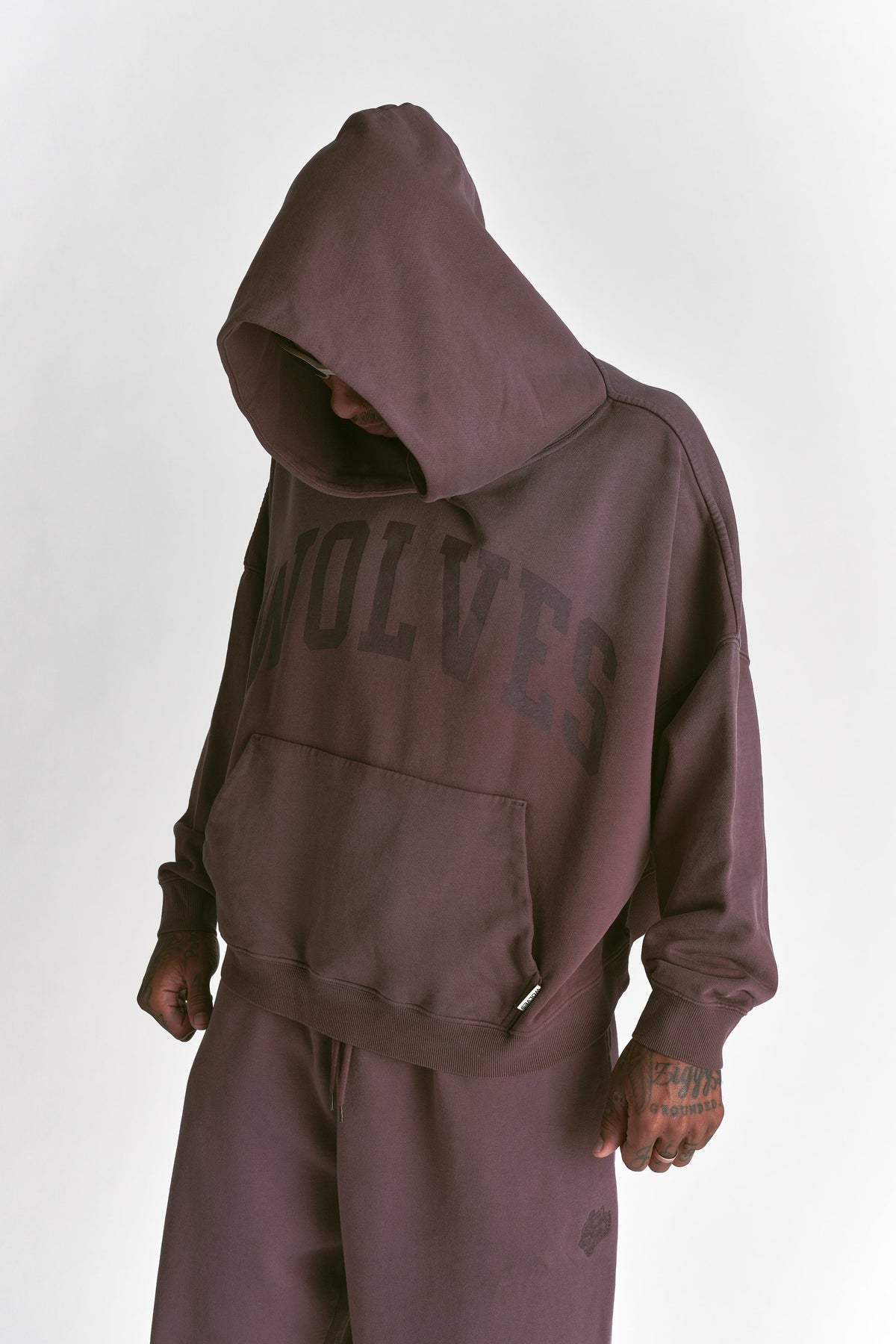 Only Loyalty Grunge "Gage" Box Cut Hoodie in Ironwood Sun Fade — imagem 3