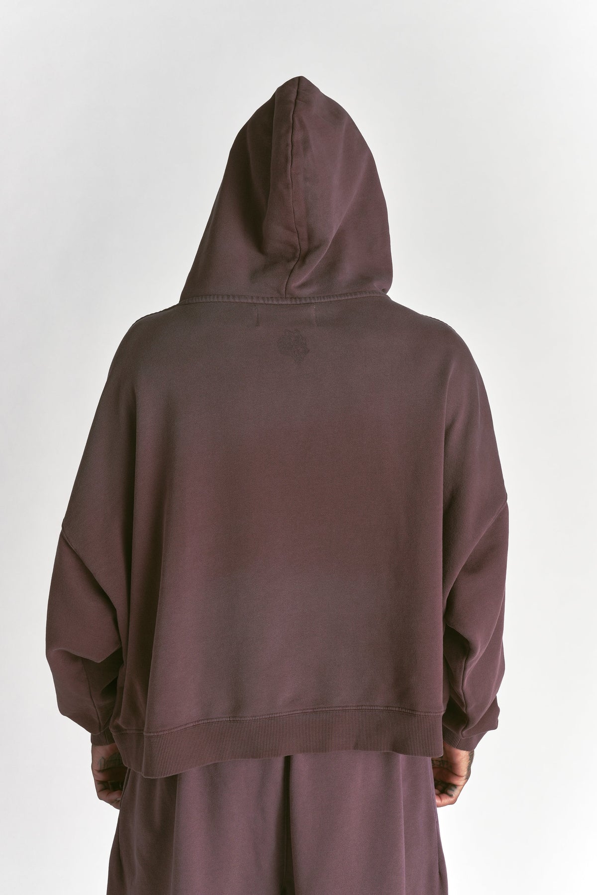 Only Loyalty Grunge "Gage" Box Cut Hoodie in Ironwood Sun Fade — imagem 2