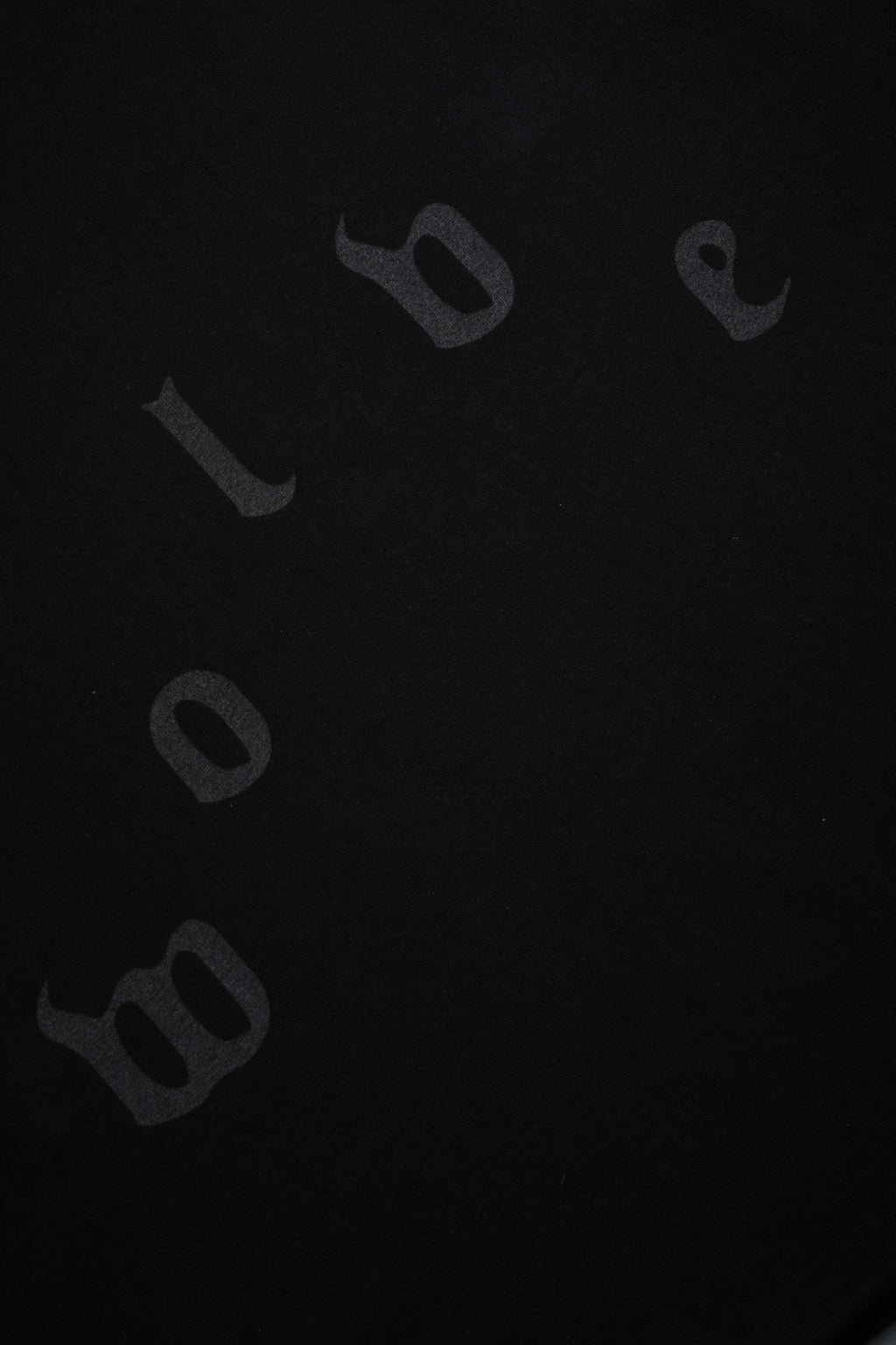 You Are the Reason Grunge Mid-Length Raw Hem LS Tee in Black — imagem 10