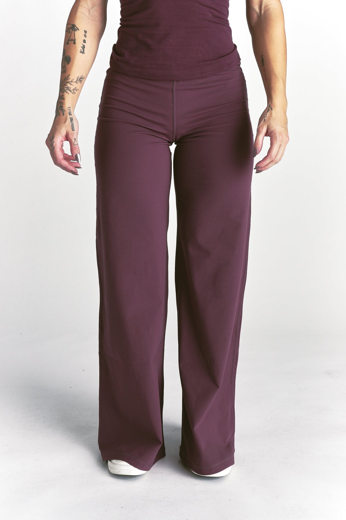 Wolf Wide Leg Energy Pants in Fig — imagem principal