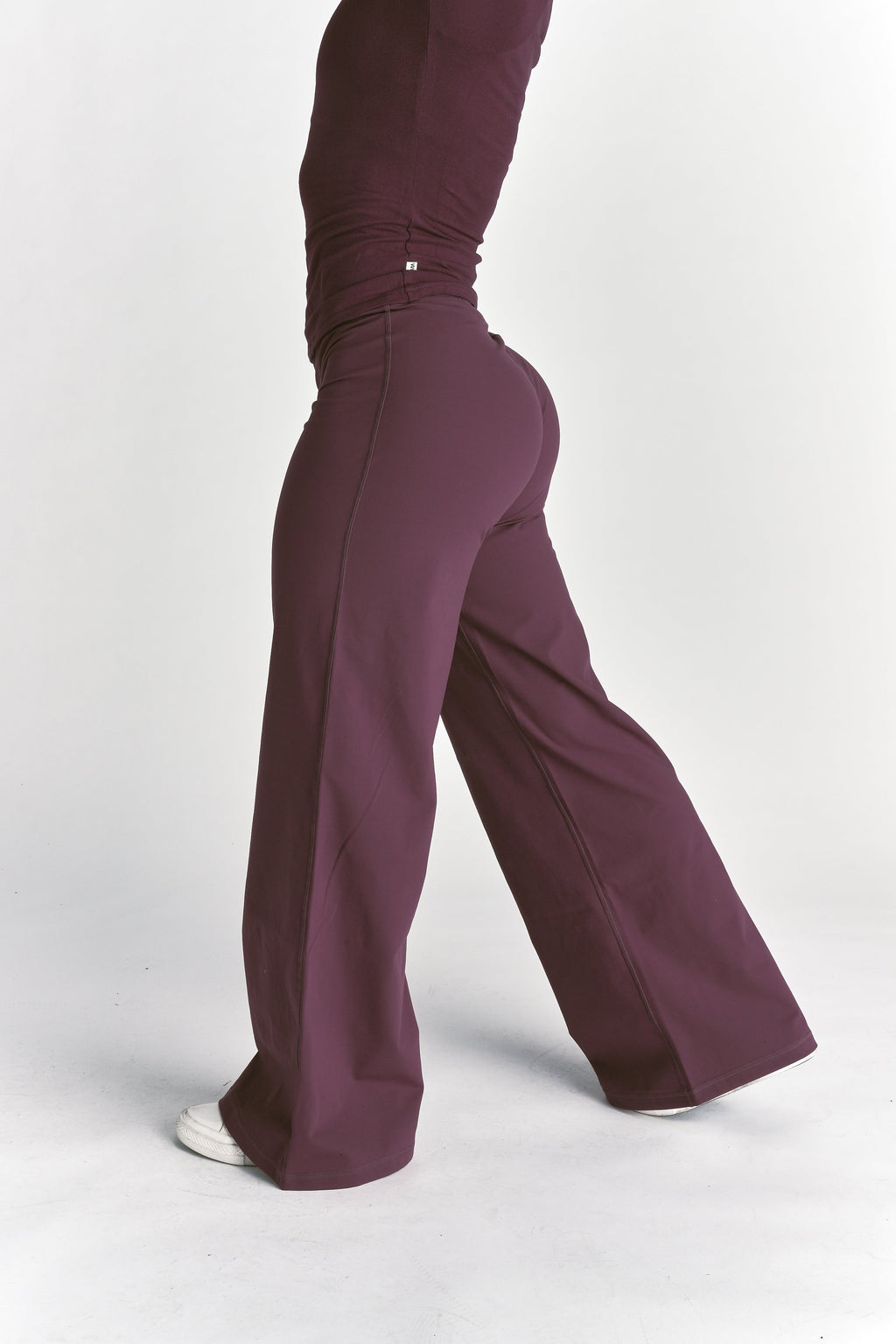 Wolf Wide Leg Energy Pants in Fig — imagem 3