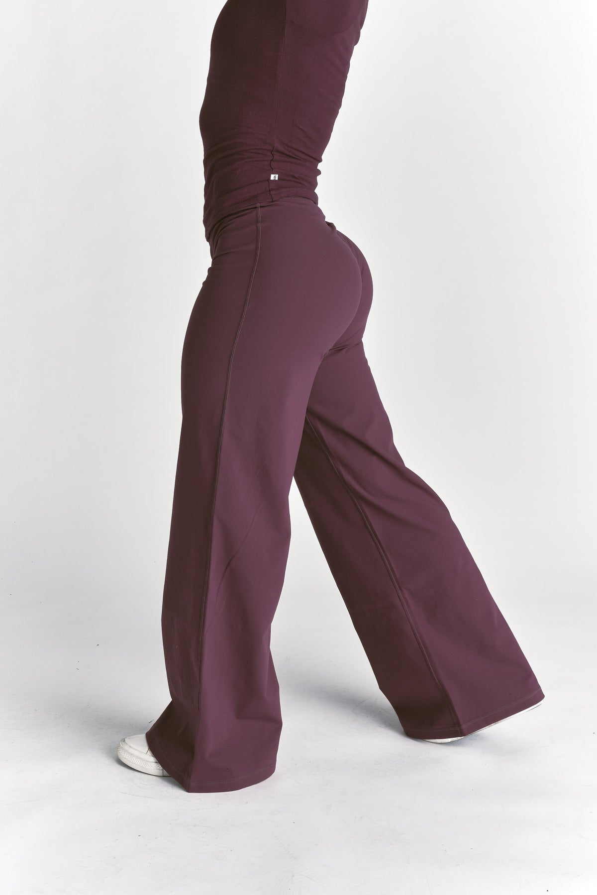 Wolf Wide Leg Energy Pants in Fig — imagem 3