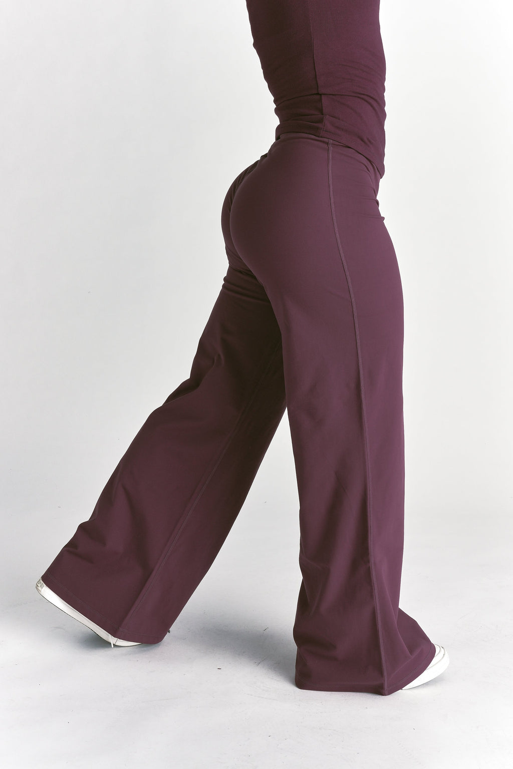 Wolf Wide Leg Energy Pants in Fig — imagem 4