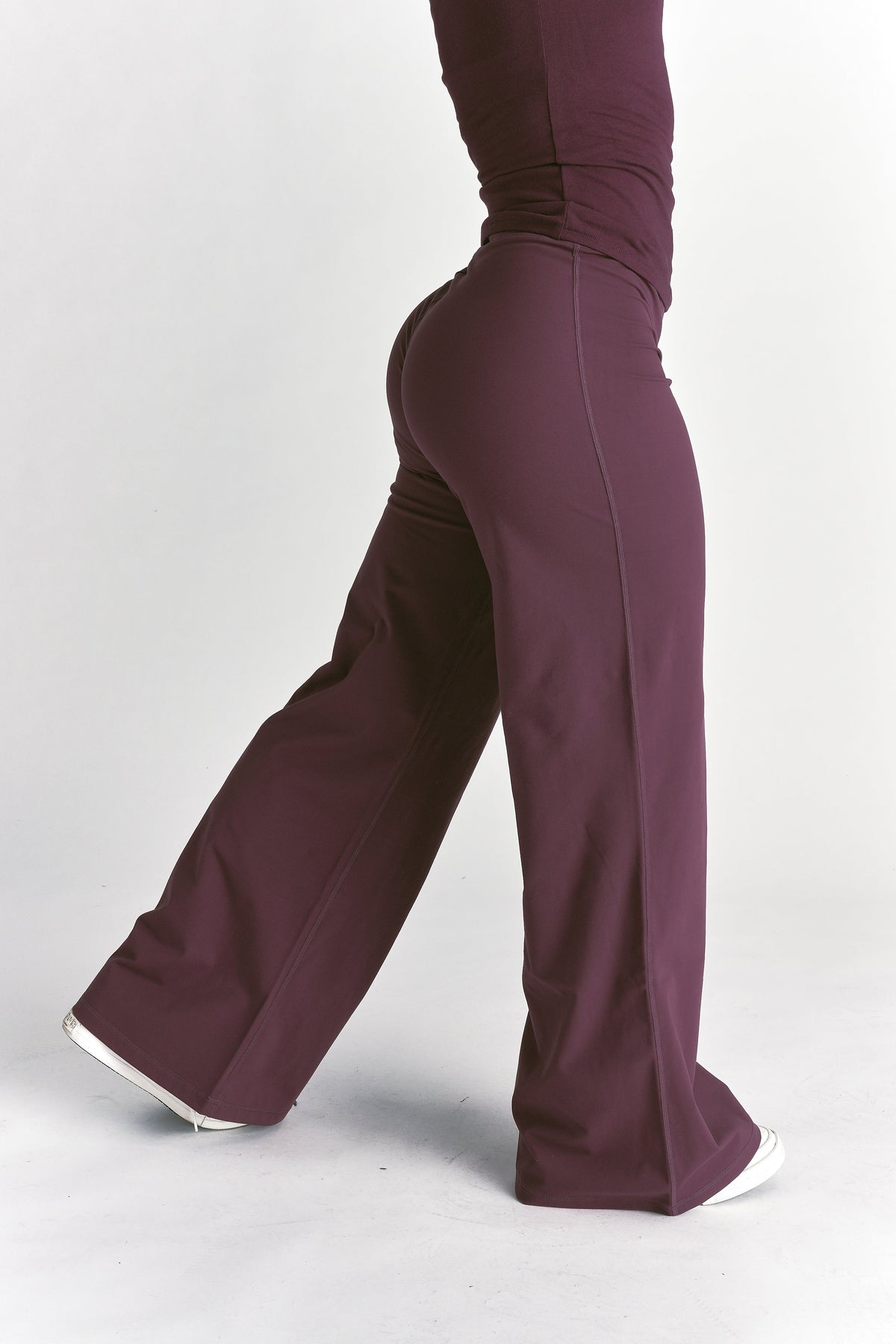 Wolf Wide Leg Energy Pants in Fig — imagem 4