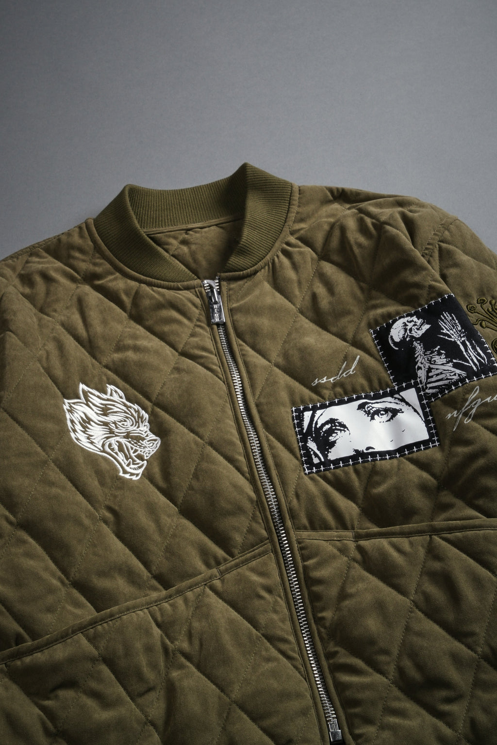 Sacred Wolves Boxy Darco Quilted Jacket in Olive - imagem 9