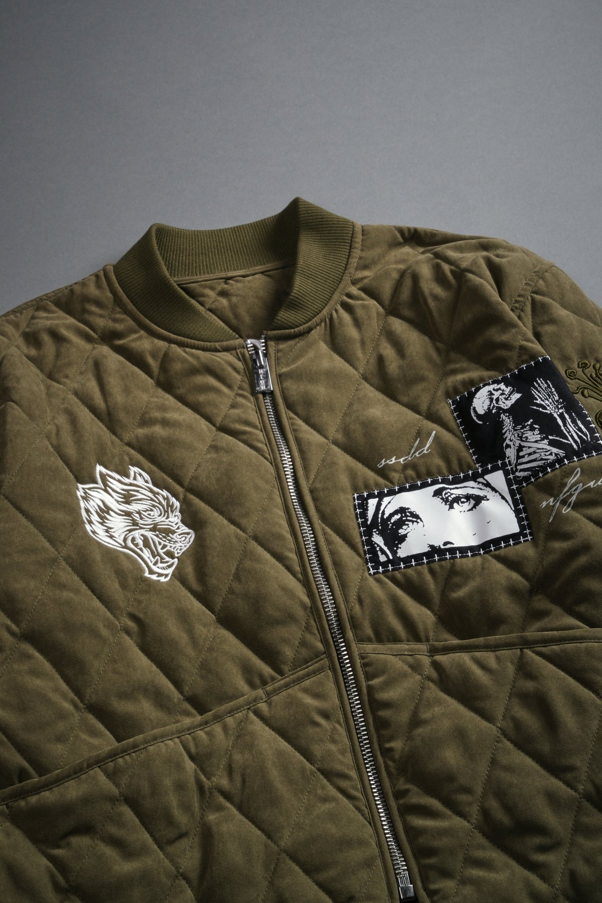 Sacred Wolves Boxy Darco Quilted Jacket in Olive - imagem 9