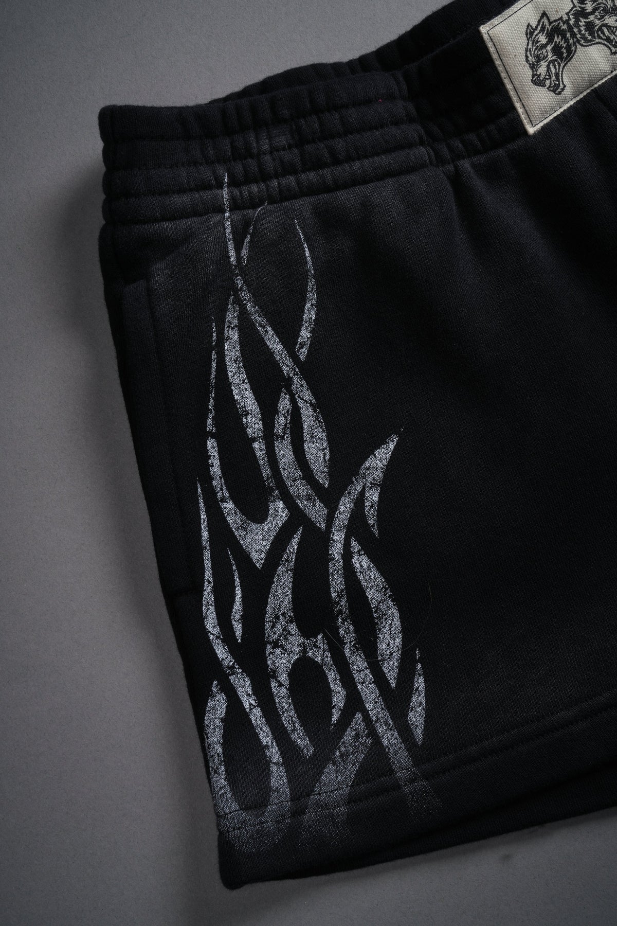 Finite Flame Ellie Sweat Shorts in Black Drift Wash - imagem 10