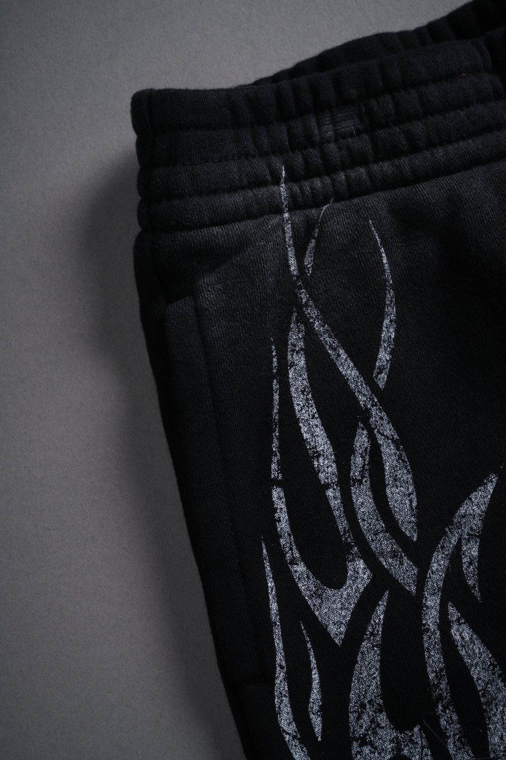 Finite Flame Ellie Sweat Shorts in Black Drift Wash - imagem 11