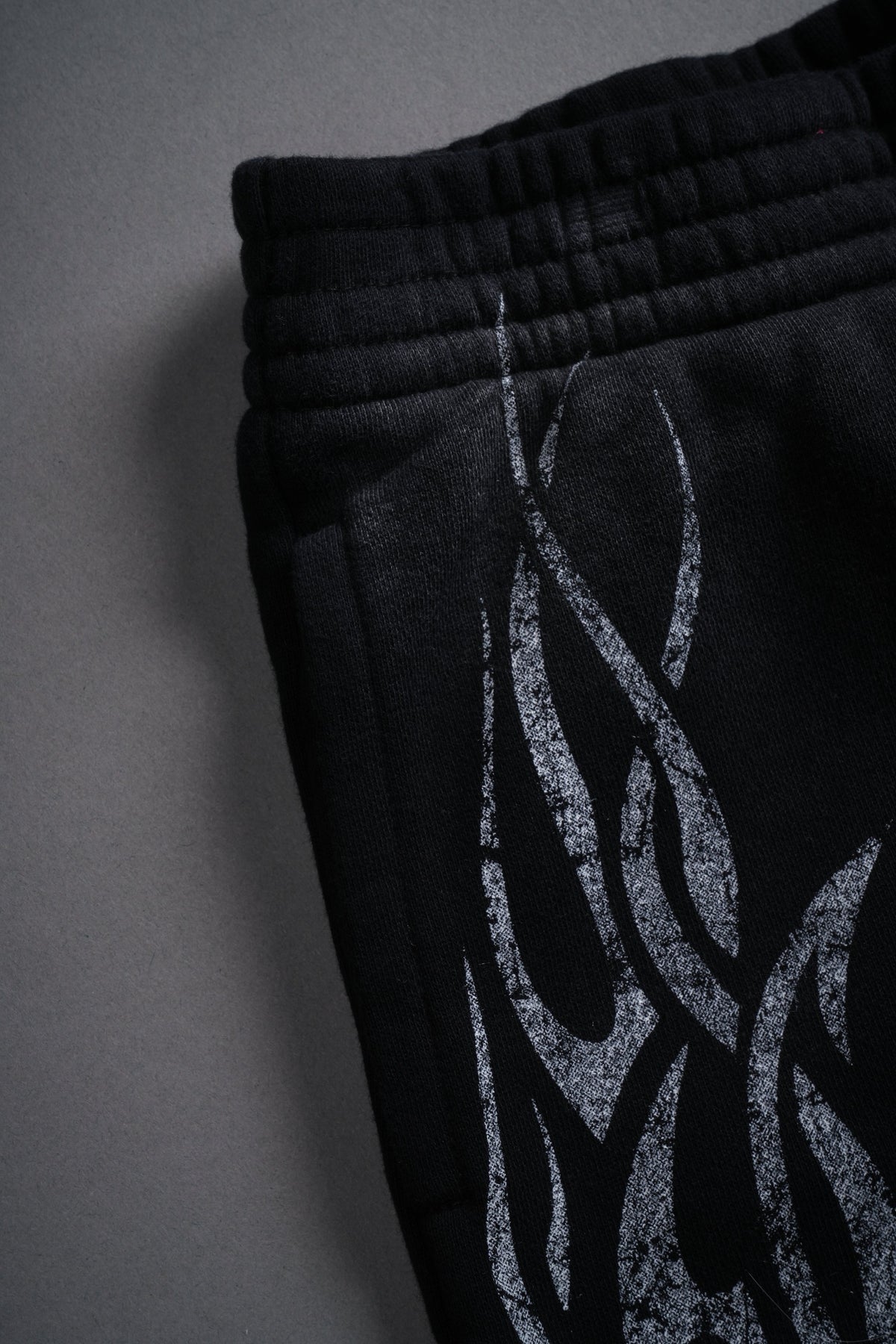 Finite Flame Ellie Sweat Shorts in Black Drift Wash - imagem 11