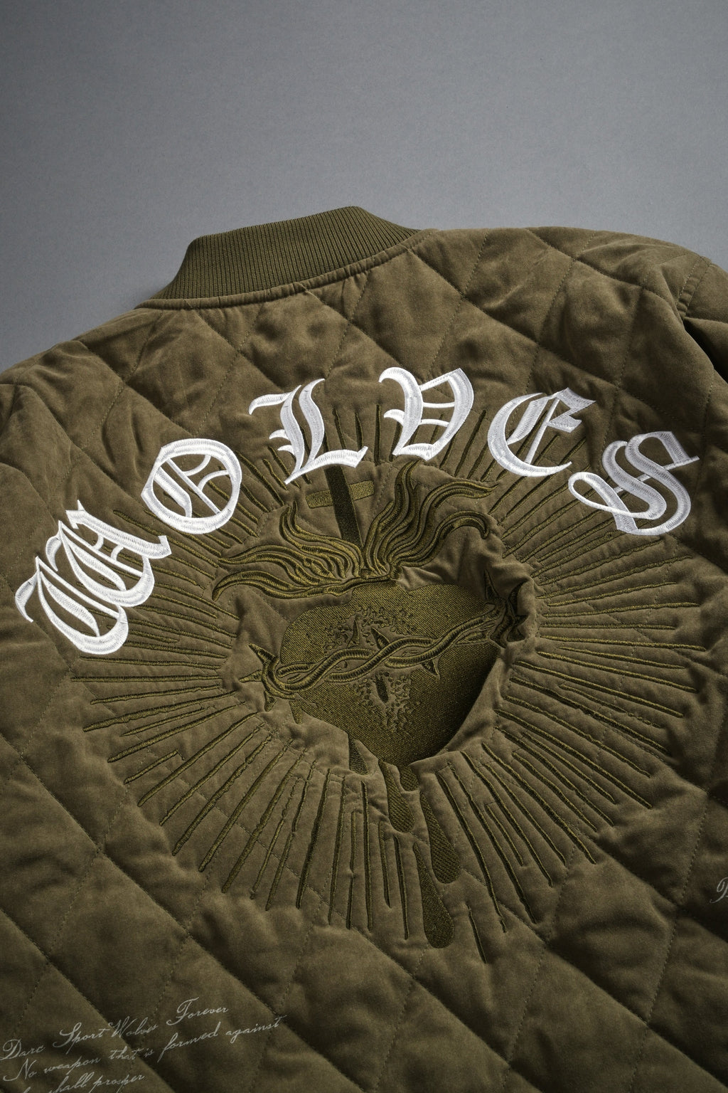 Sacred Wolves Boxy Darco Quilted Jacket in Olive - imagem 13