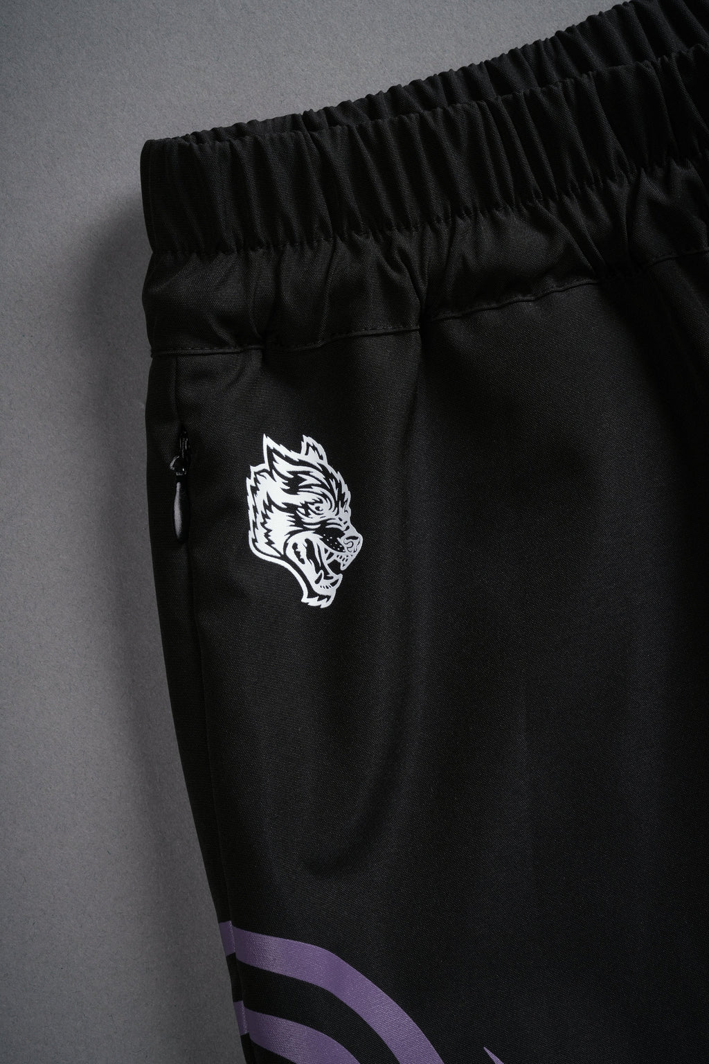 Dual Finite Code She Nadia Track Shorts in Black — imagem 9