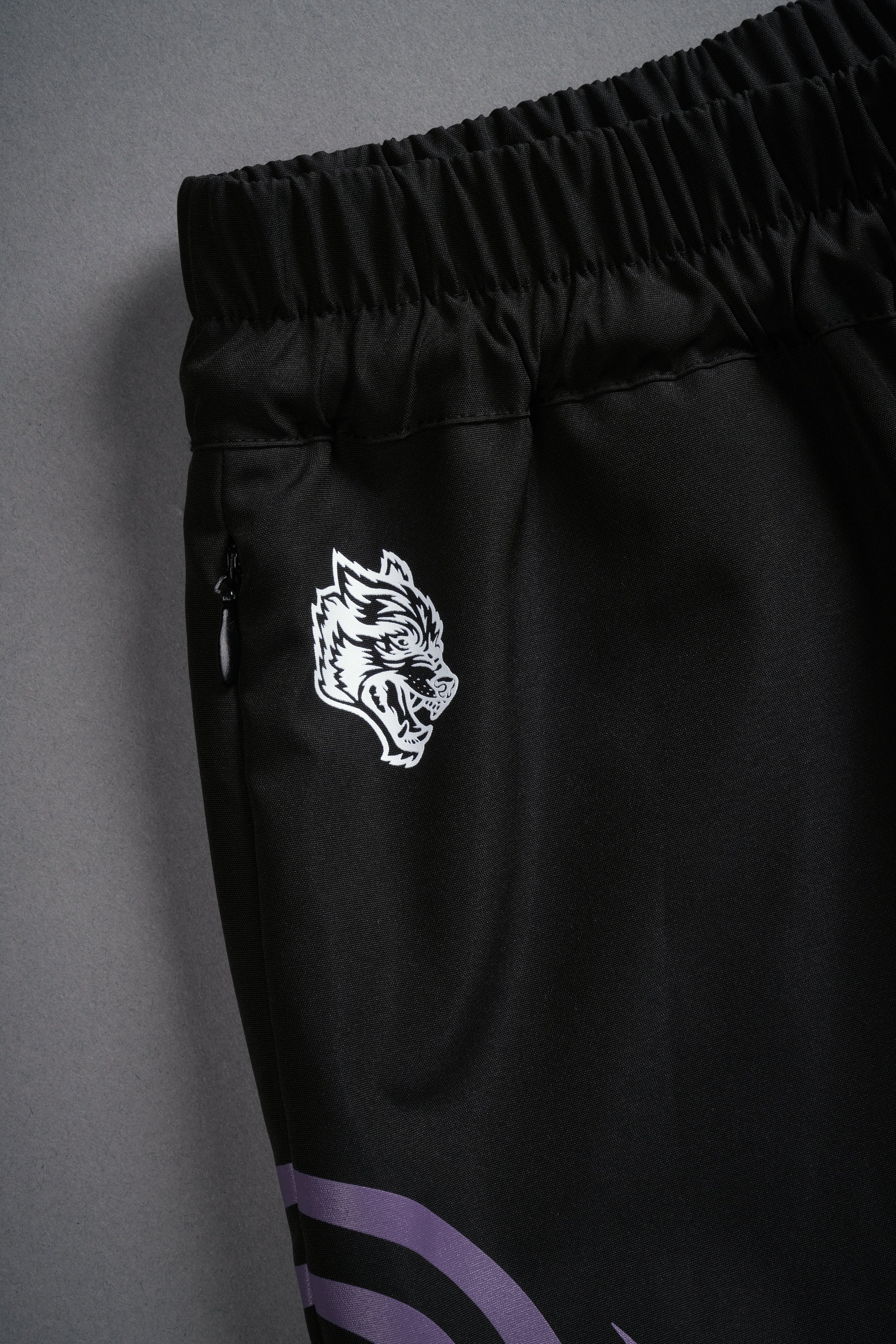 Dual Finite Code She Nadia Track Shorts in Black — imagem 9