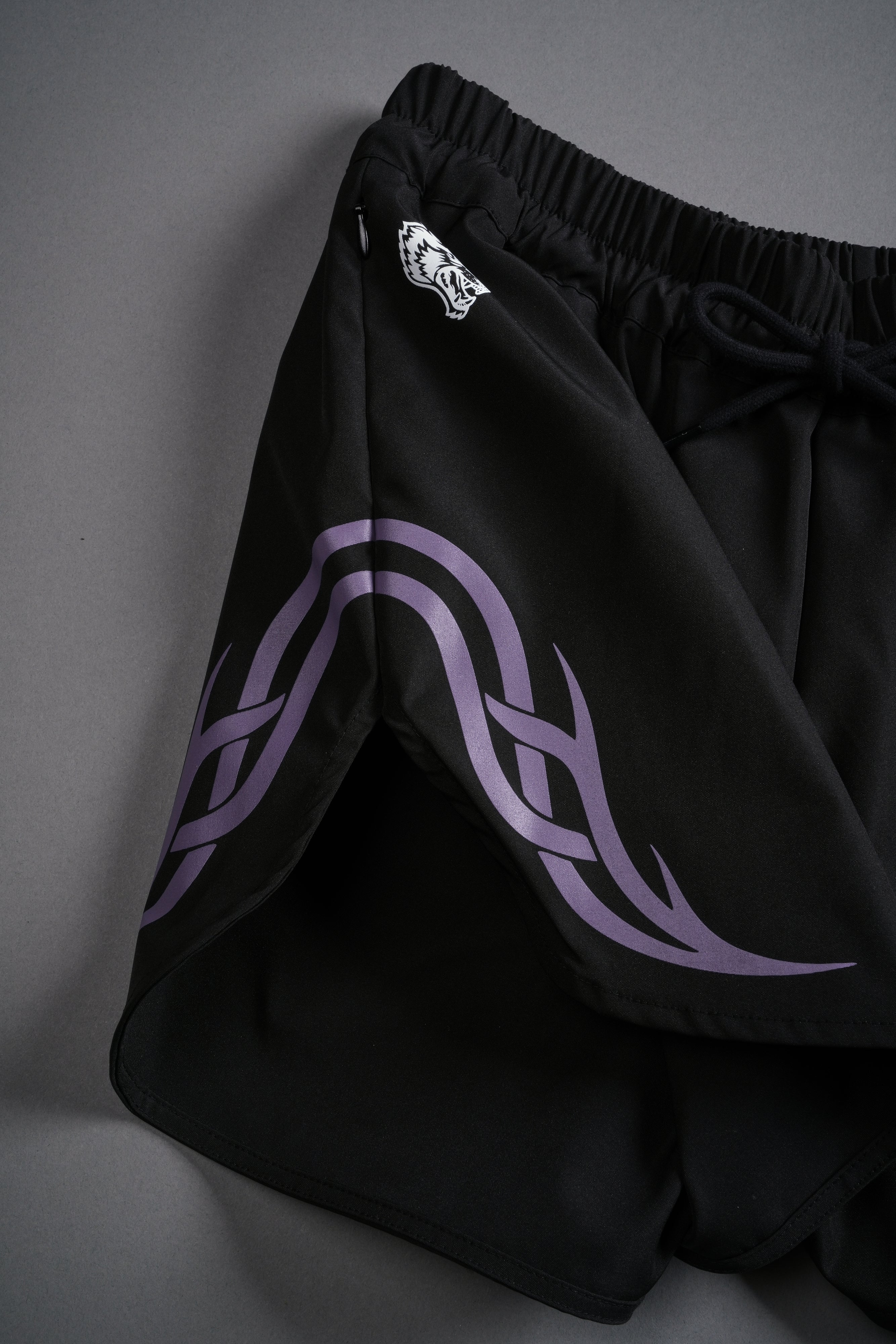 Dual Finite Code She Nadia Track Shorts in Black — imagem 10