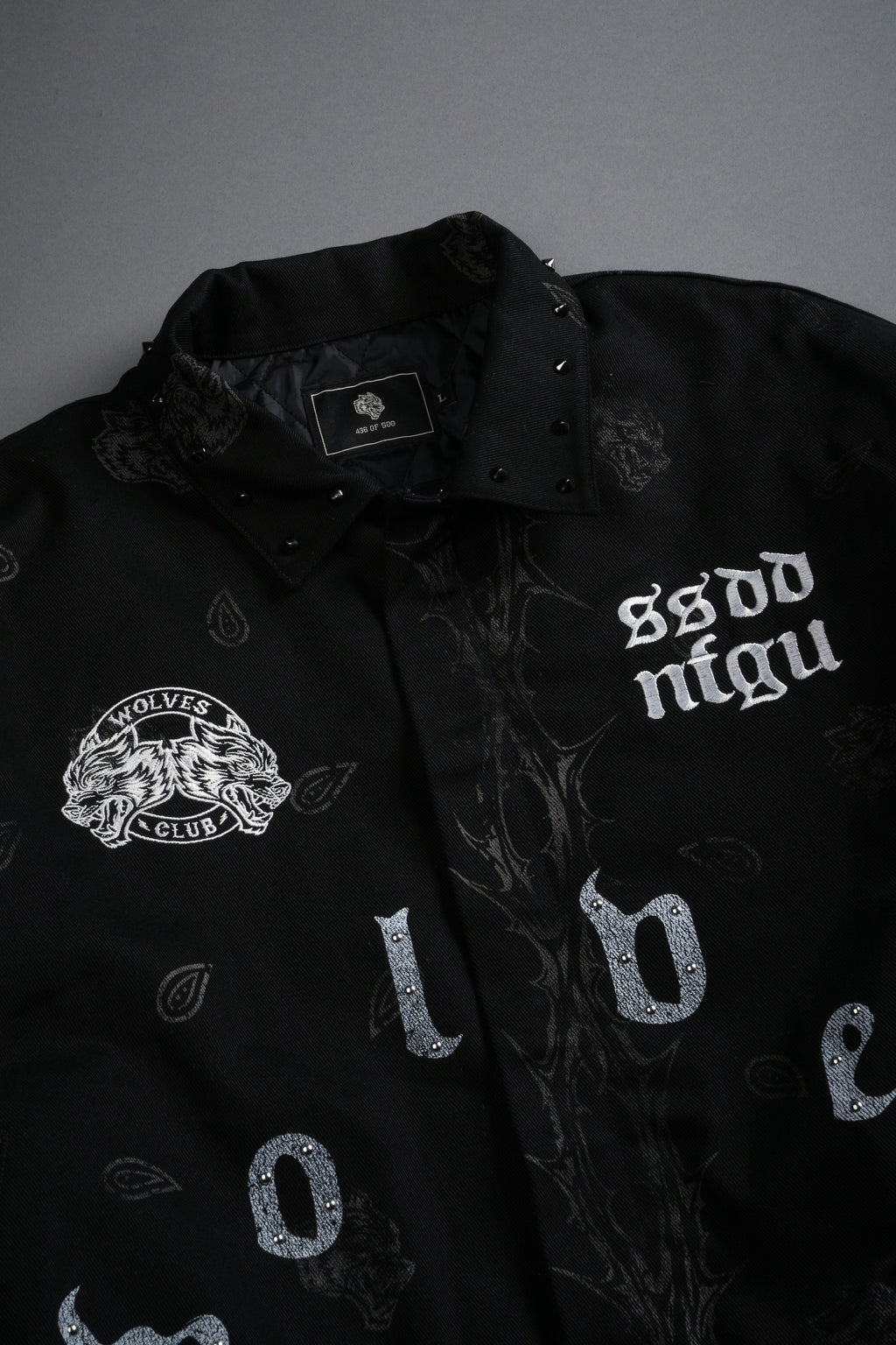 Studded Wolves Pyramid Moe Jacket in Black Thorn Paisley - imagem 8