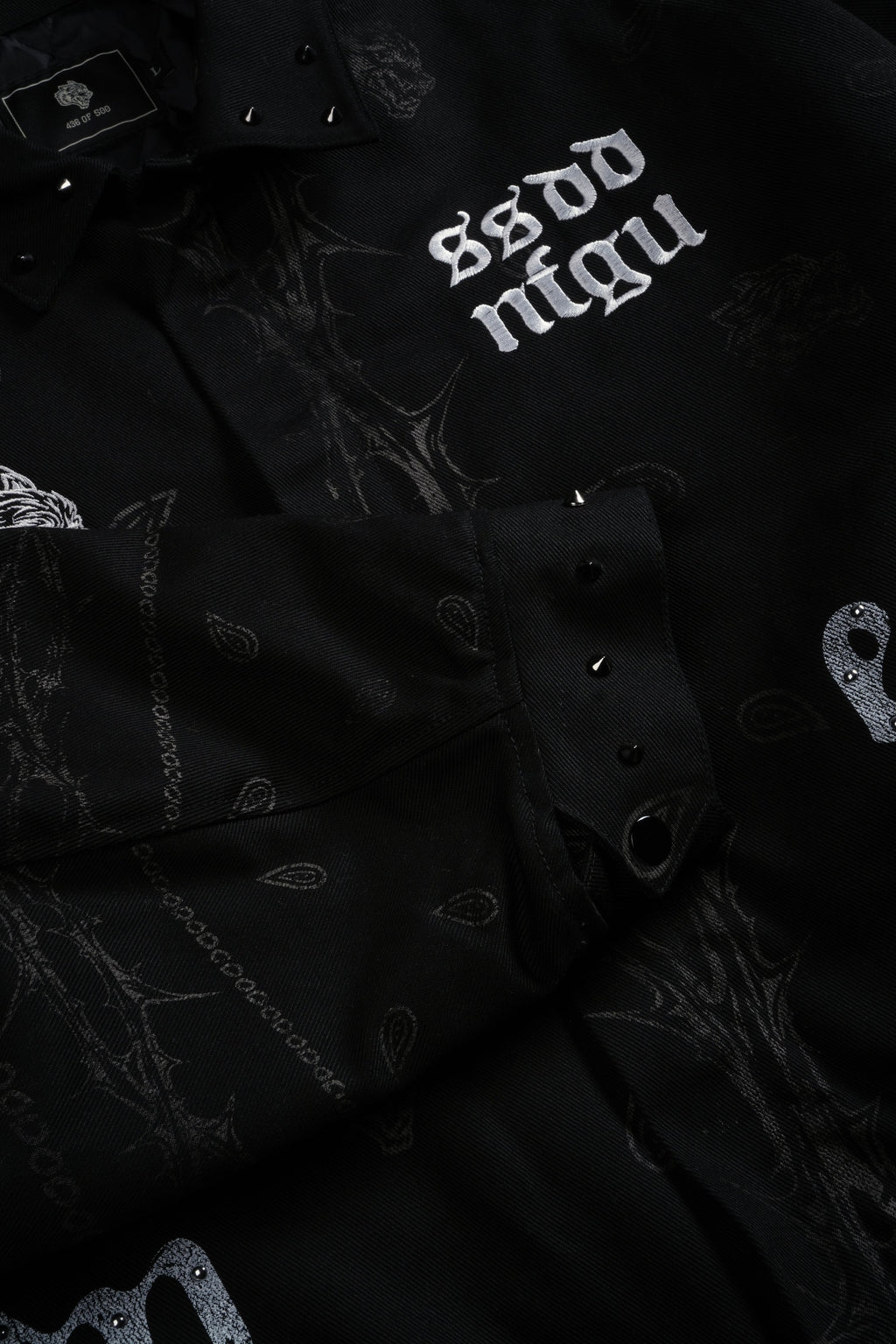 Studded Wolves Pyramid Moe Jacket in Black Thorn Paisley - imagem 9