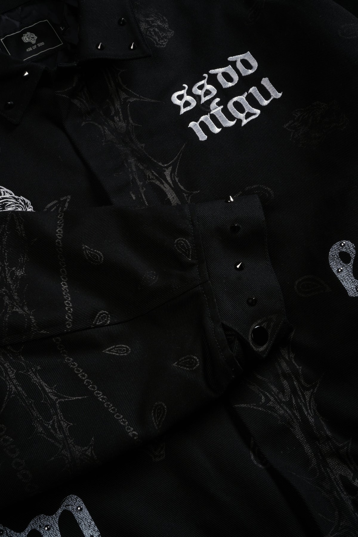 Studded Wolves Pyramid Moe Jacket in Black Thorn Paisley - imagem 9