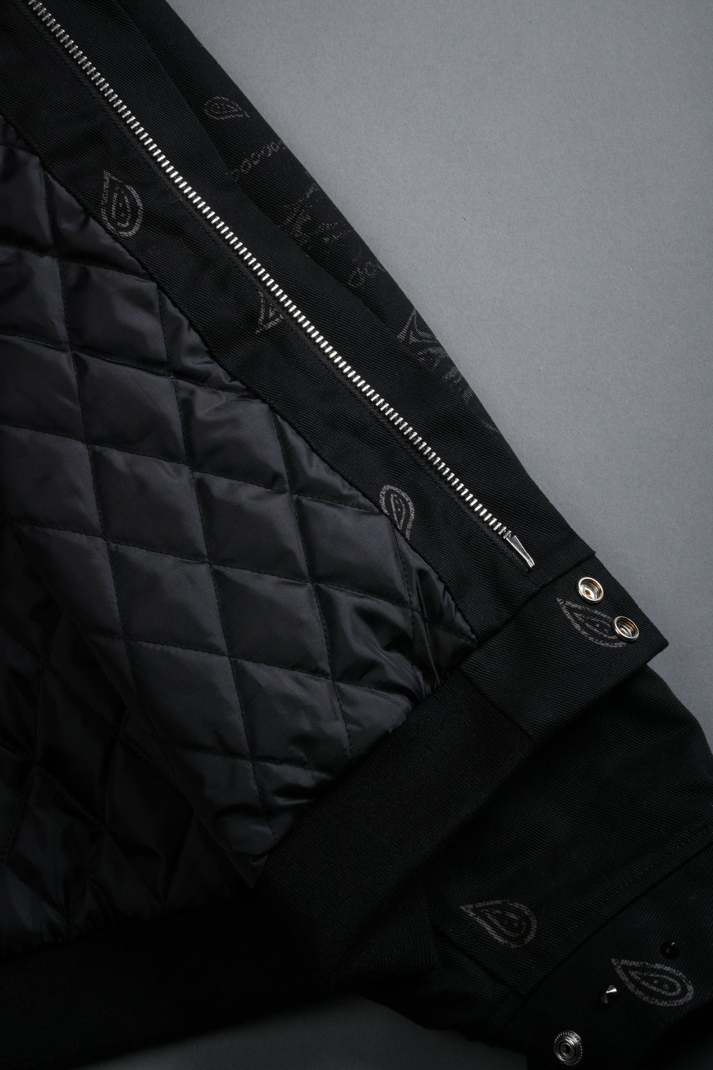 Studded Wolves Pyramid Moe Jacket in Black Thorn Paisley - imagem 10