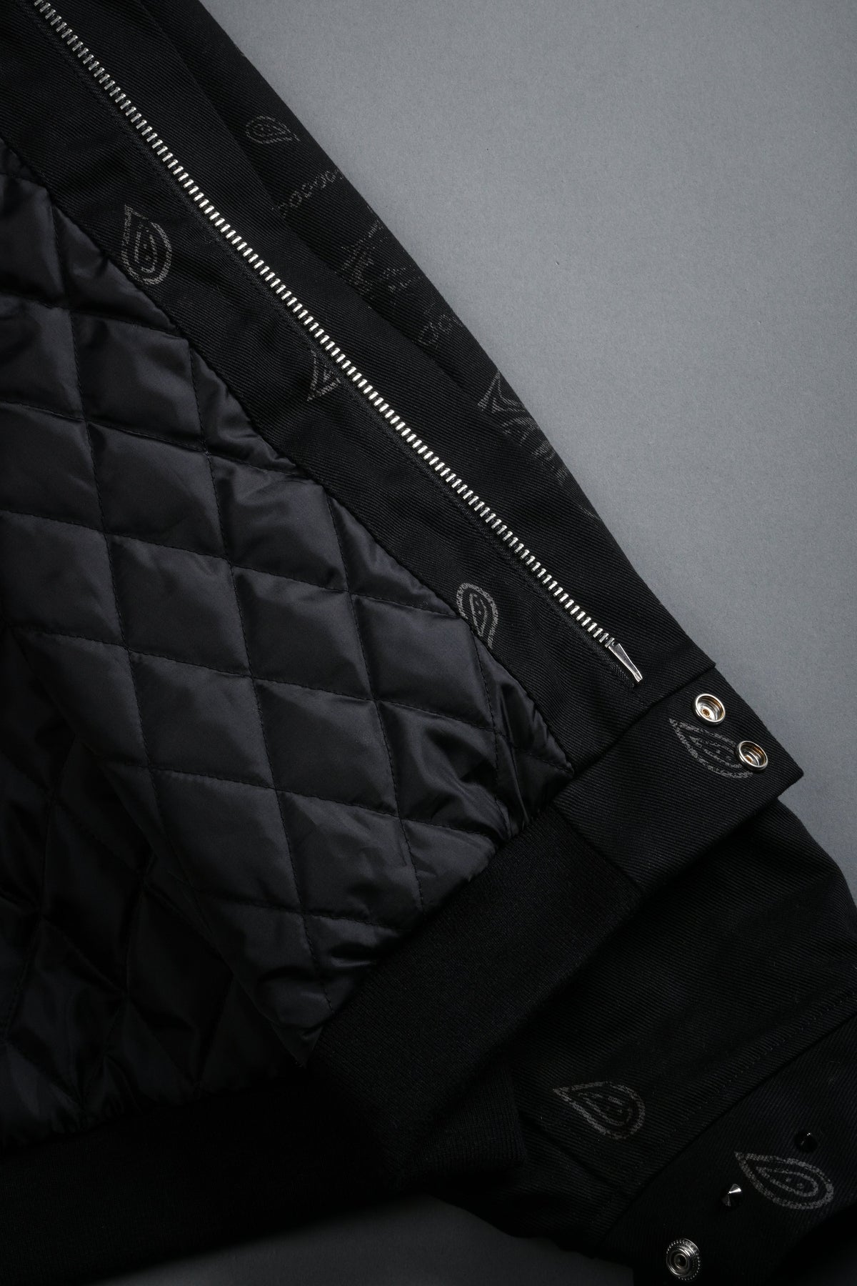 Studded Wolves Pyramid Moe Jacket in Black Thorn Paisley - imagem 10