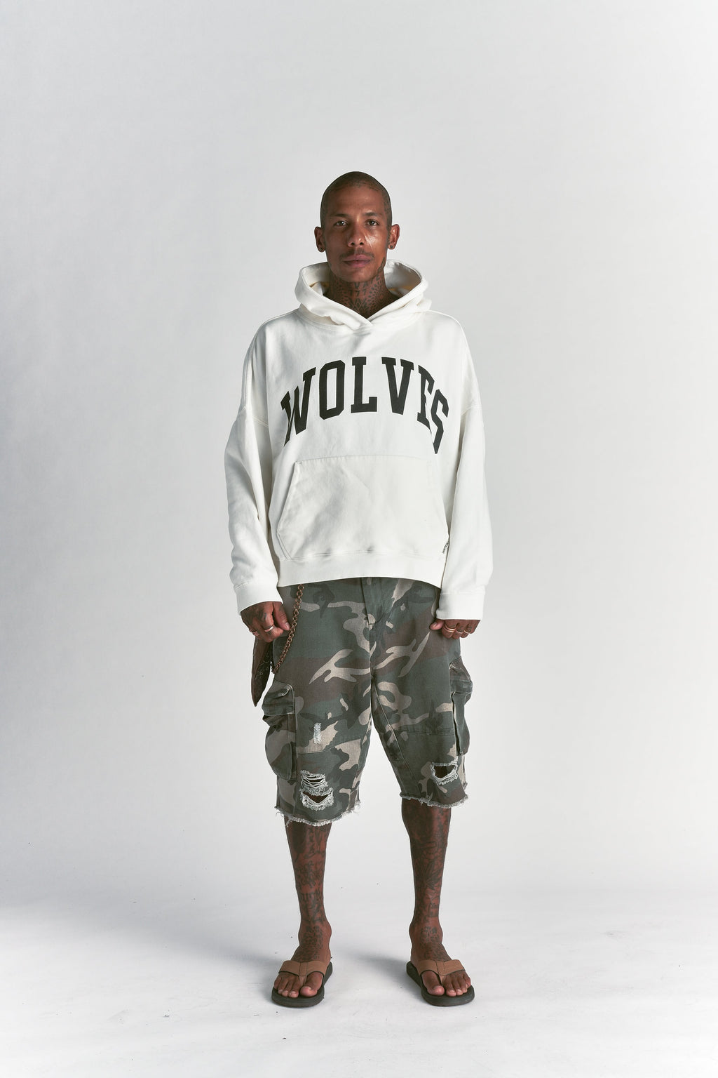Only Loyalty Grunge "Gage" Box Cut Hoodie in Cream — imagem 3