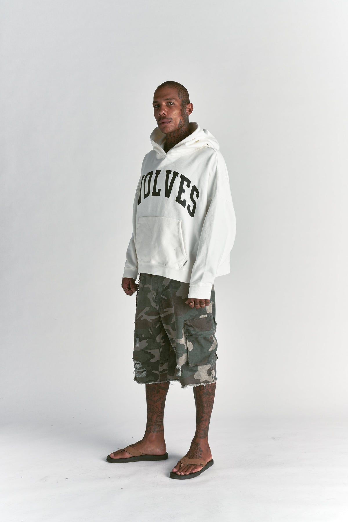Only Loyalty Grunge "Gage" Box Cut Hoodie in Cream — imagem 4