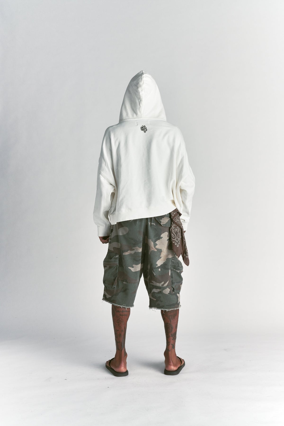 Only Loyalty Grunge "Gage" Box Cut Hoodie in Cream — imagem 5