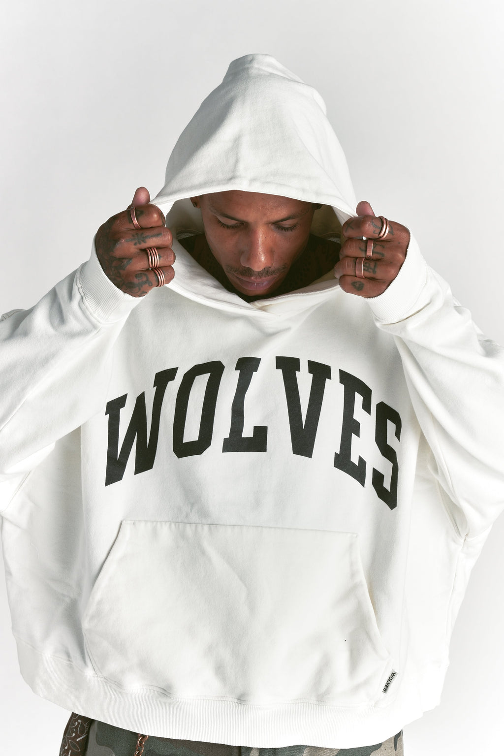 Only Loyalty Grunge "Gage" Box Cut Hoodie in Cream — imagem principal