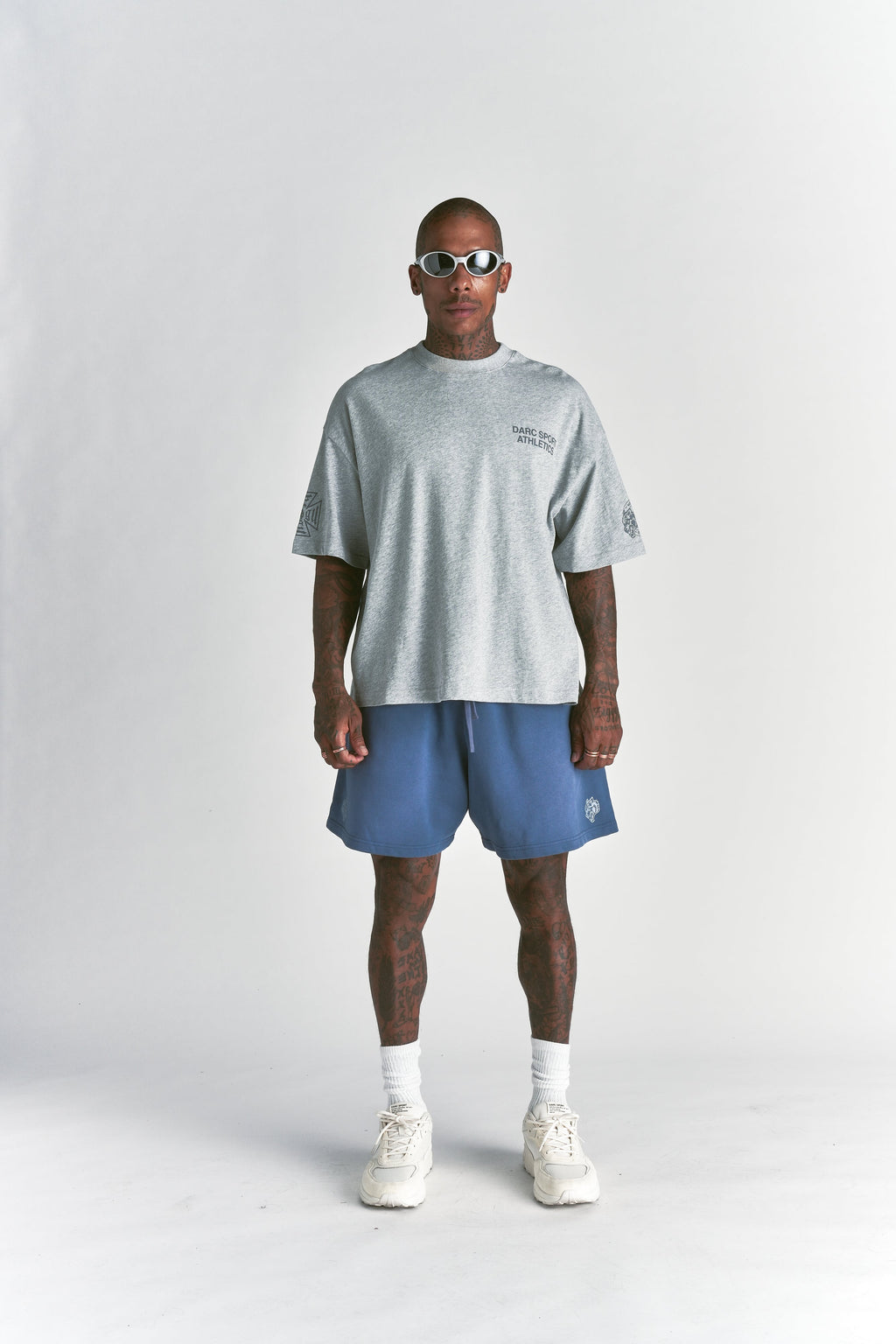 Dual Oversized Post Lounge Sweat Shorts in Washed Denim Sun Fade — imagem 7